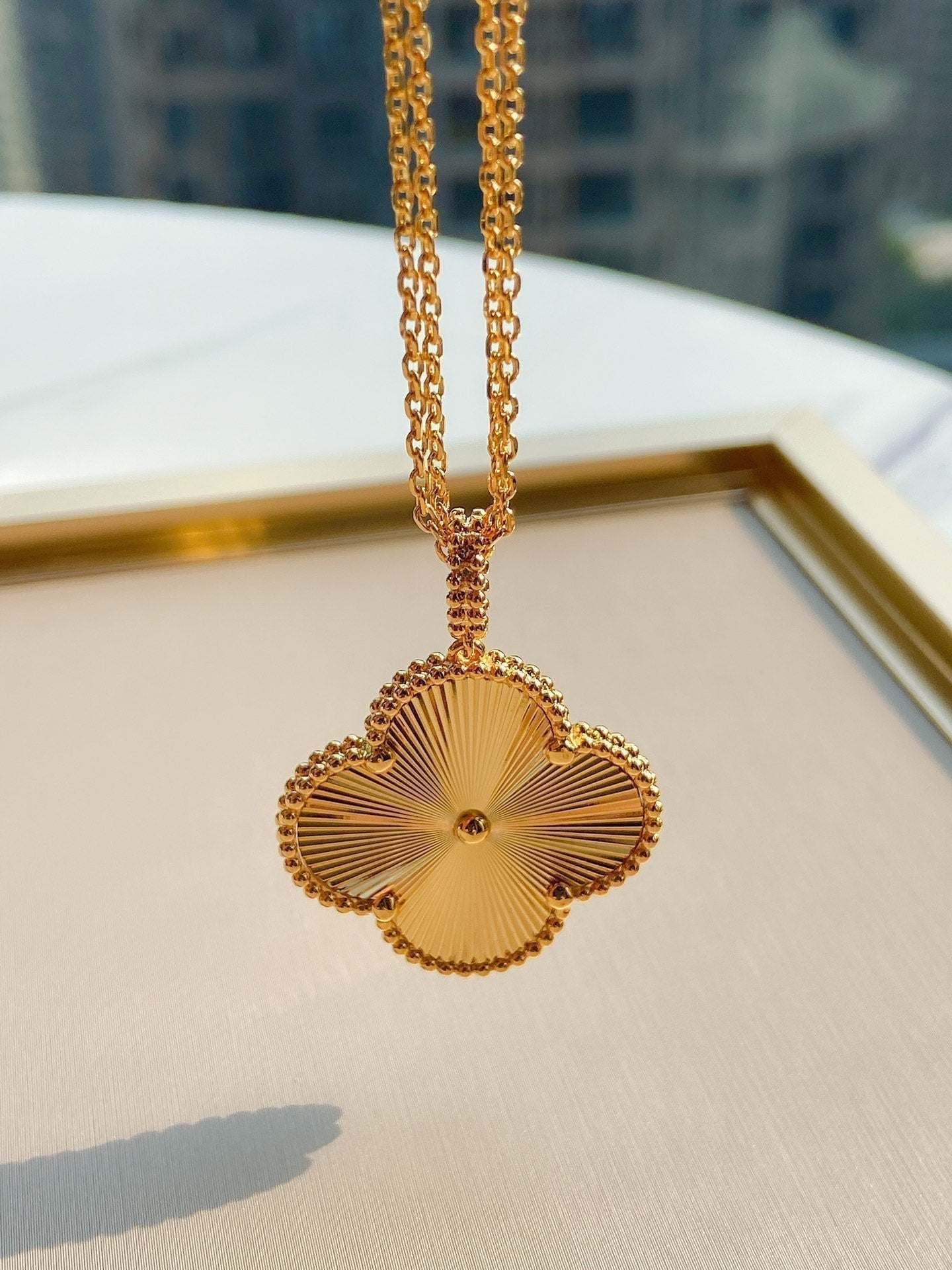 VINTAGE CLOVER PEDANT NECKLACE GOLD