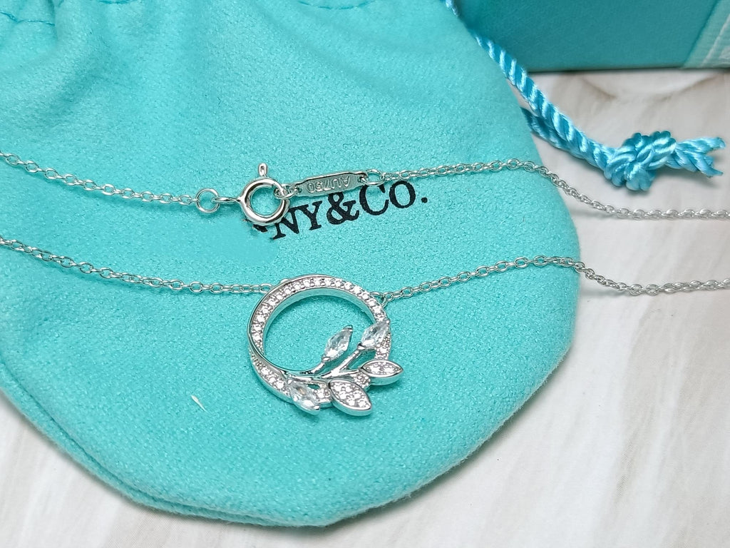 DIAMOND VINE CIRCLE PENDANT PLATINUM NECKLACE