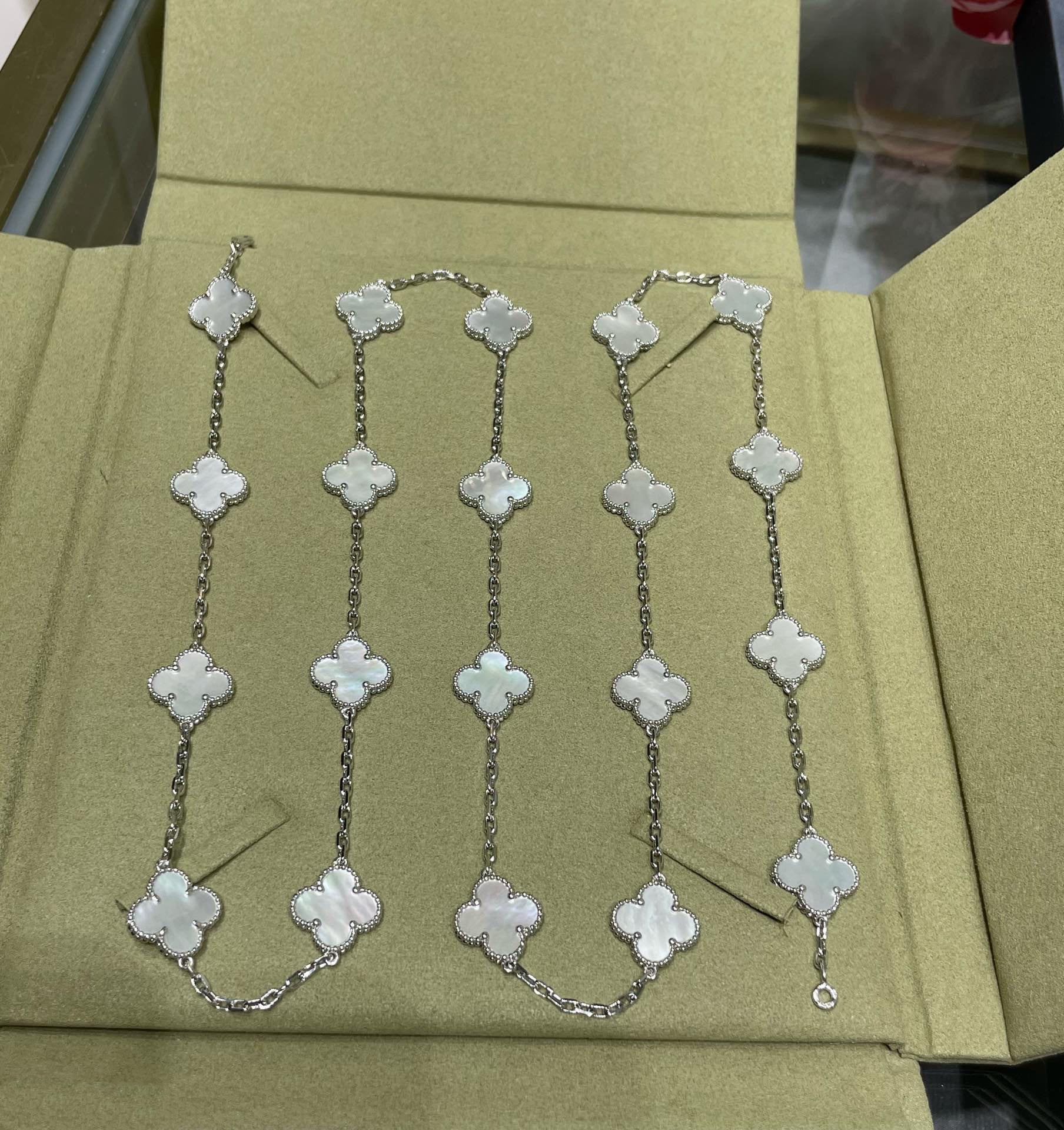 CLOVER 20 MOTIF WHITE MOP 86CM SILVER NECKLACE