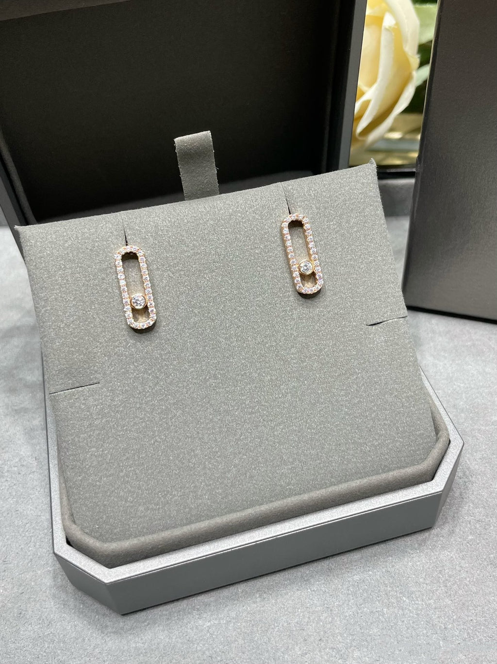 MOVE UNO STUD DIAMOND PAVED EARRINGS