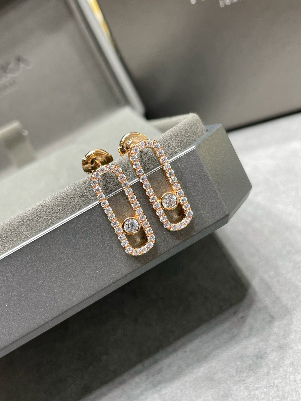 MOVE UNO STUD DIAMOND PAVED EARRINGS