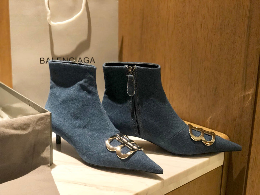 POINTED-TOE KITTEN HEEL 45 MM ANKLE BOOTS IN BLUE DENIM