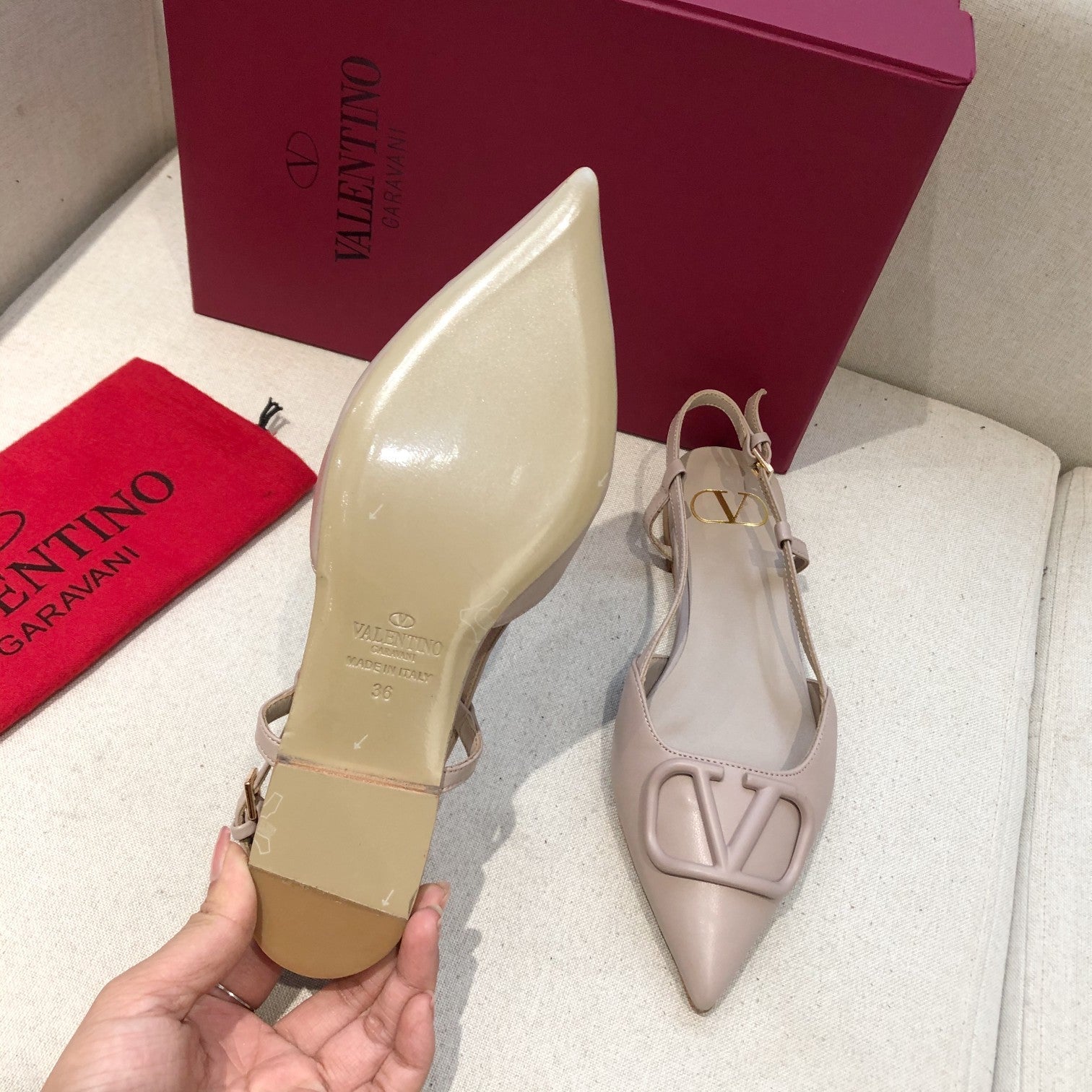 VLOGO SIGNATURE LIGHT PINK CALFSKIN FLAT SLINGBACK PUMP