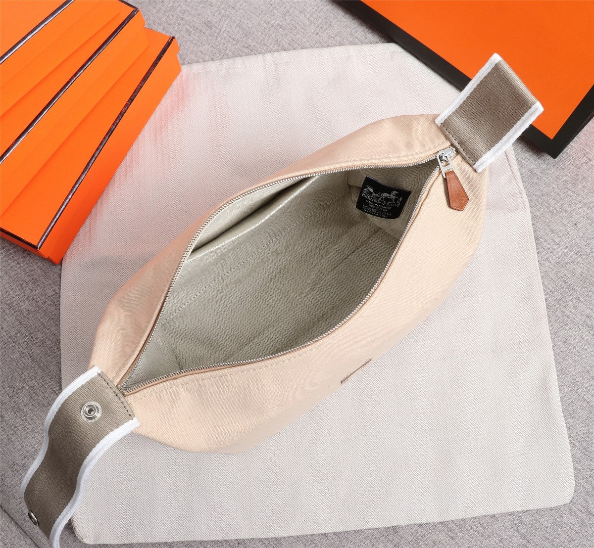 HM BRIDE-A-BRAC 25 BEIGE CANVAS