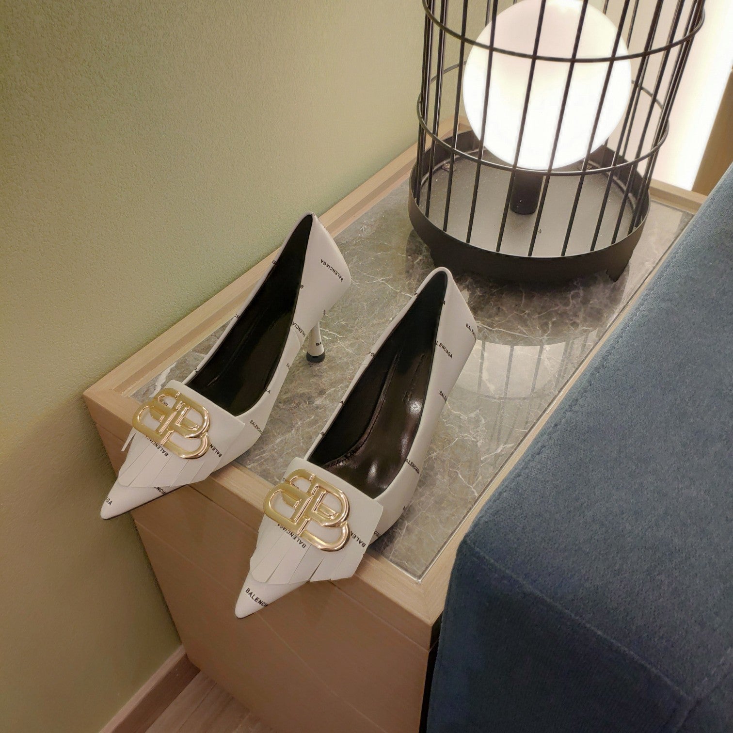 POINTED TOE PUMPS WHITE WITH LOGO PRINT SMOOTH CALFSKIN