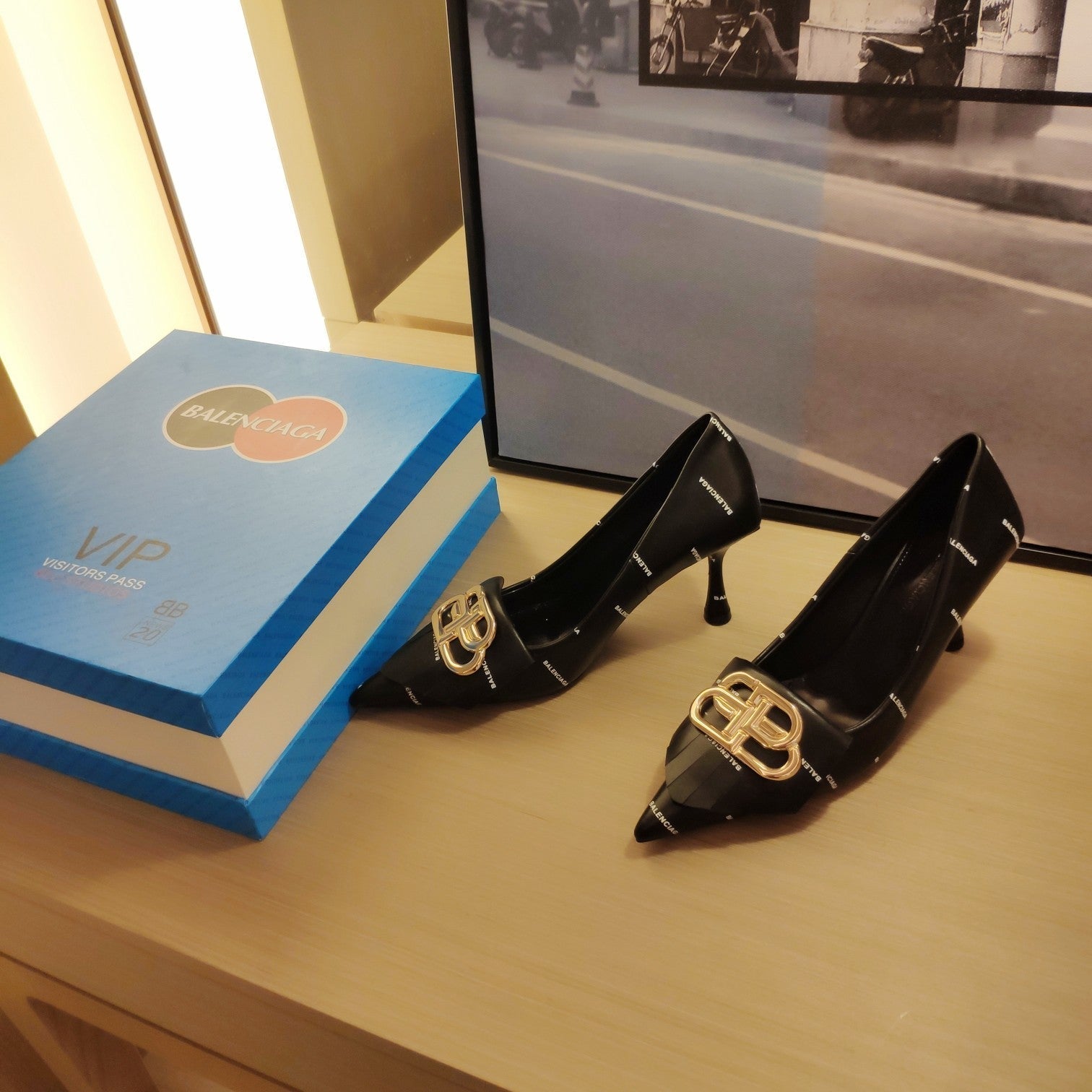 POINTED TOE PUMPS BLACK WITH LOGO PRINT SMOOTH CALFSKIN