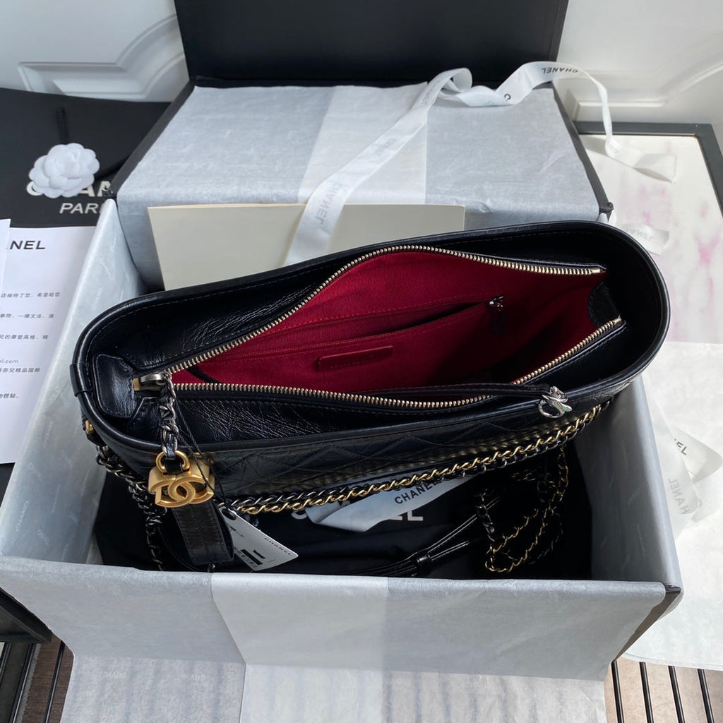 CC GABRIELLE MEDIUM 28 HOBO BAG IN BLACK CALFSKIN