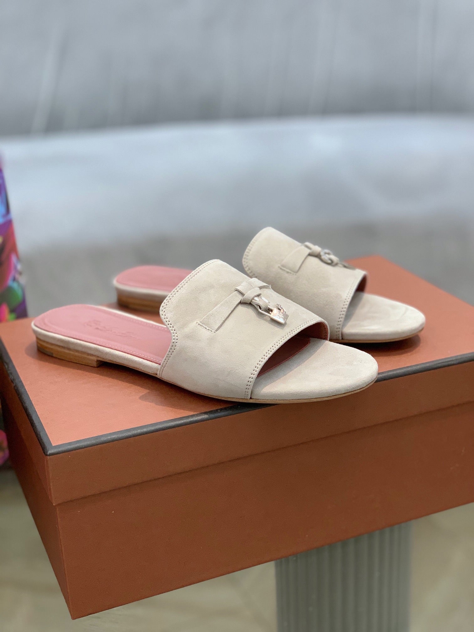 LP SUMMER CHARMS SANDALS LIGHT GRAY AND PINK SUEDE