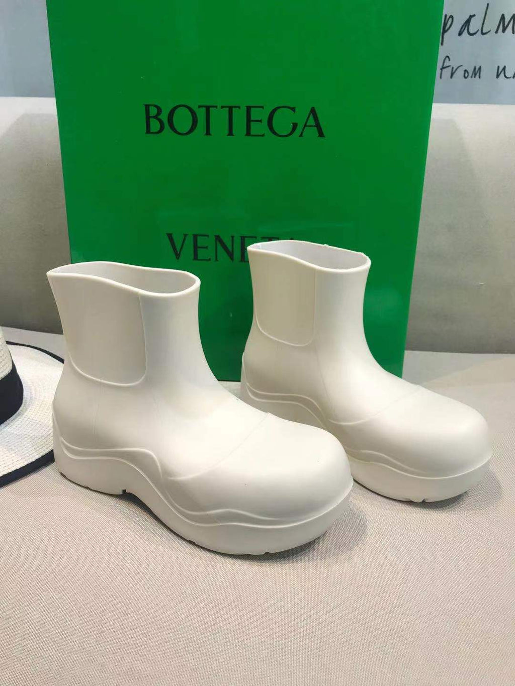 PUDDLE ANKLE BOOT IN WHITE RUBBER