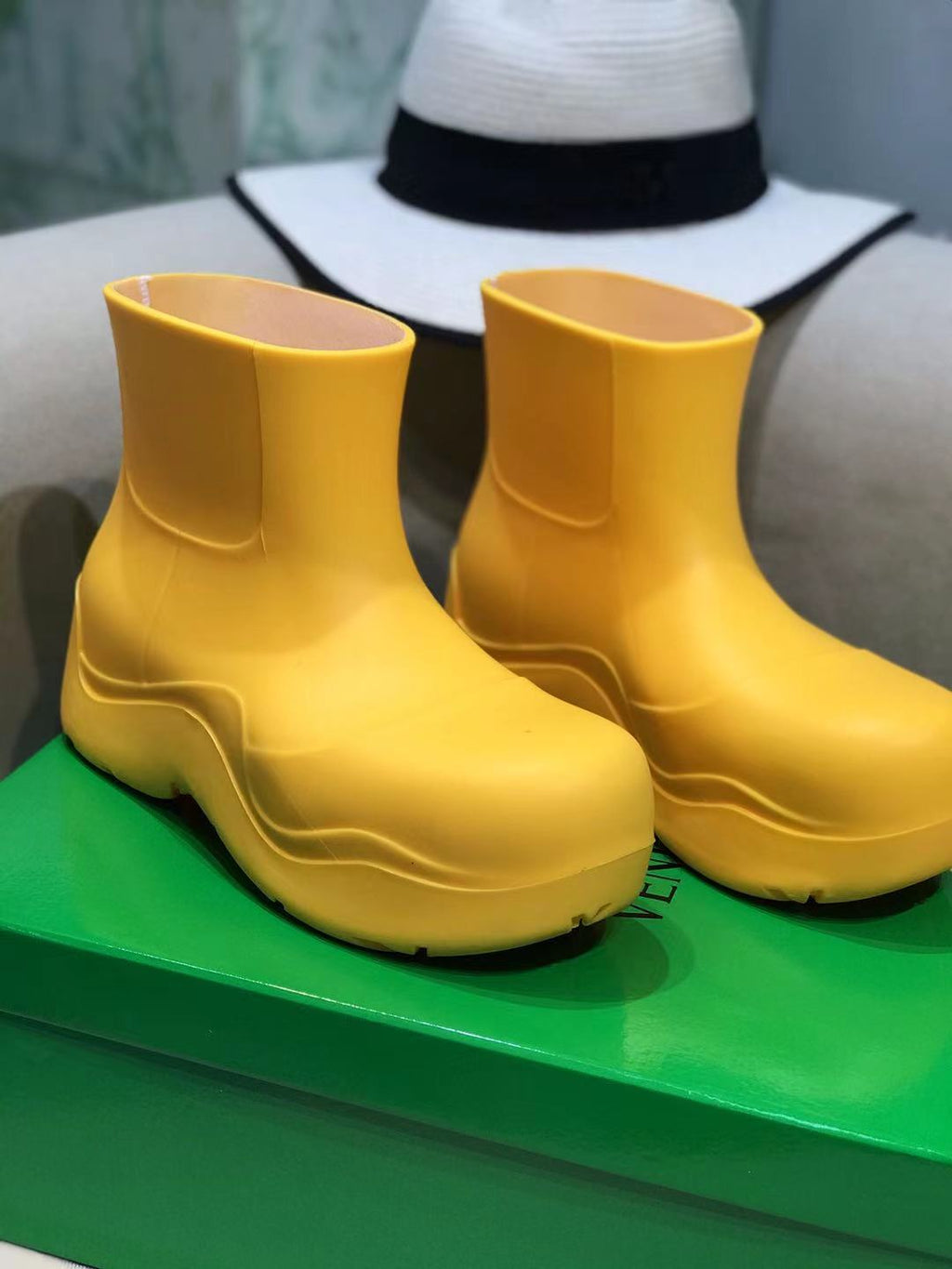 PUDDLE ANKLE BOOT IN BRIGHT YELLOW RUBBER