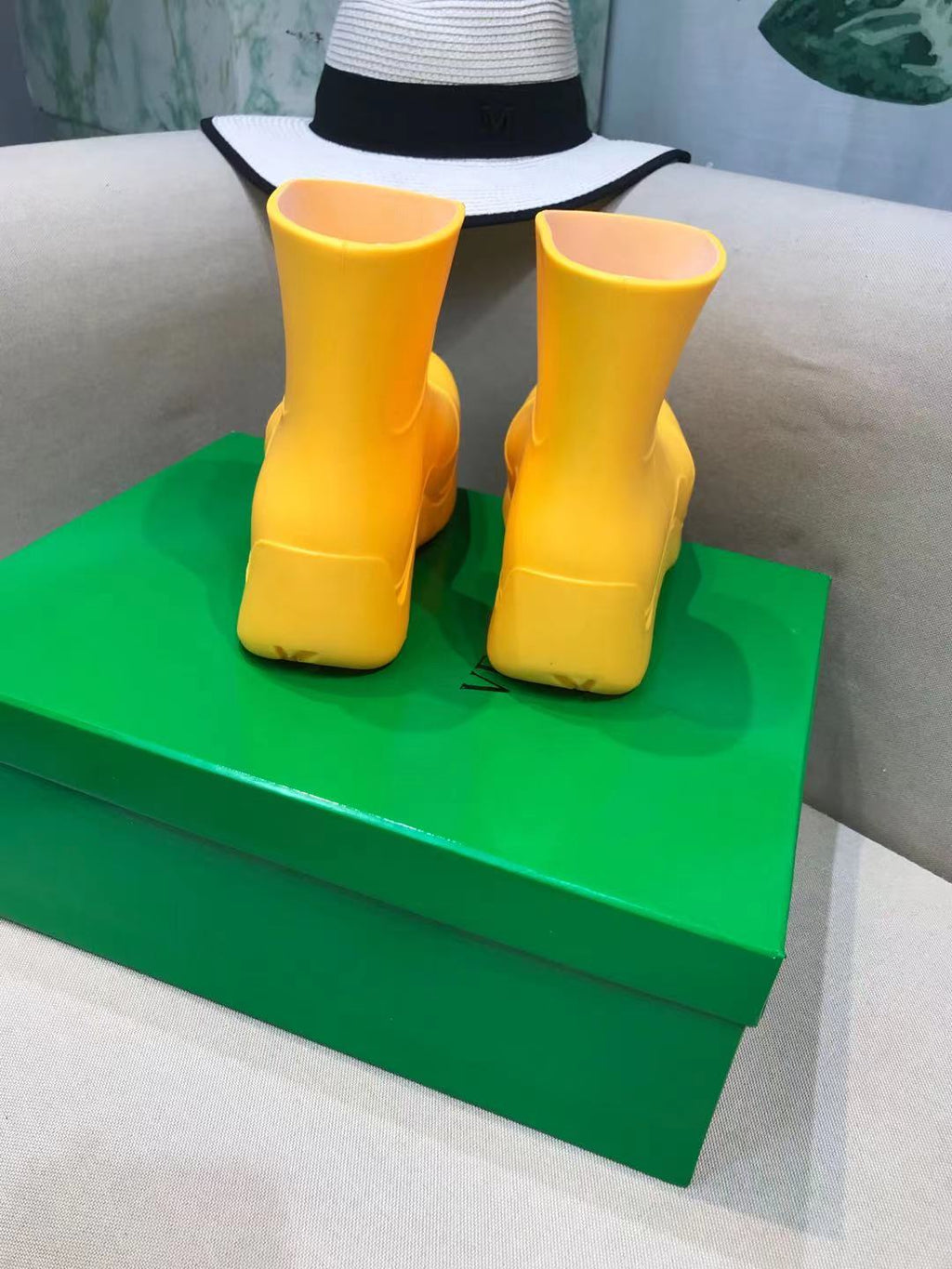 PUDDLE ANKLE BOOT IN BRIGHT YELLOW RUBBER