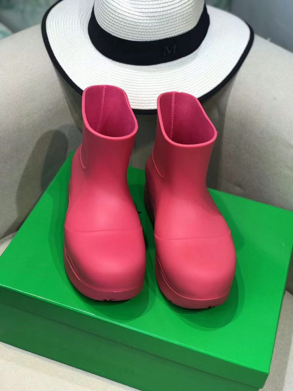 PUDDLE ANKLE BOOT IN BRIGHT PINK RUBBER