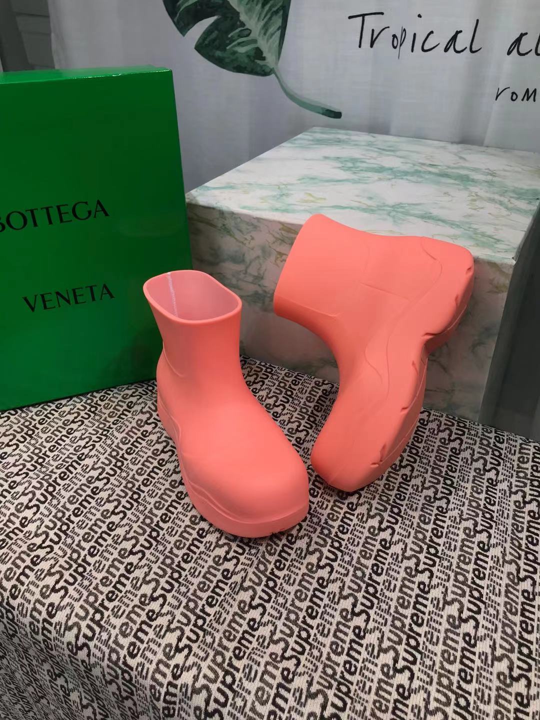 PUDDLE ANKLE BOOT IN PUNCH PINK RUBBER