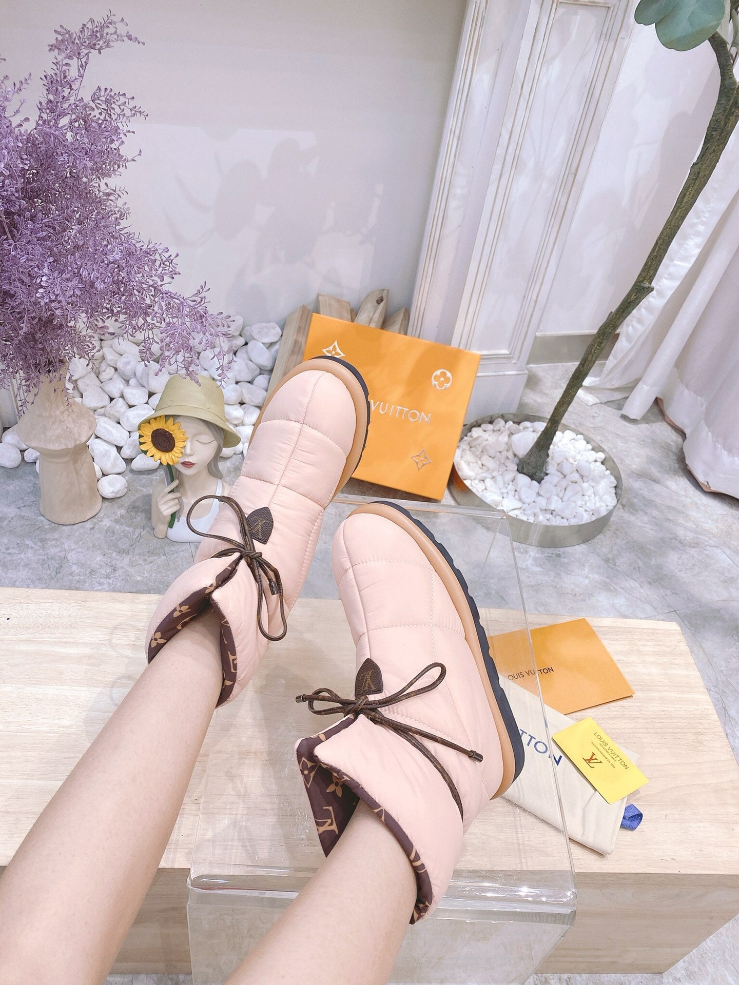 PILLOW COMFORT ANKLE BOOTS IN LIGHT PINK NYLON
