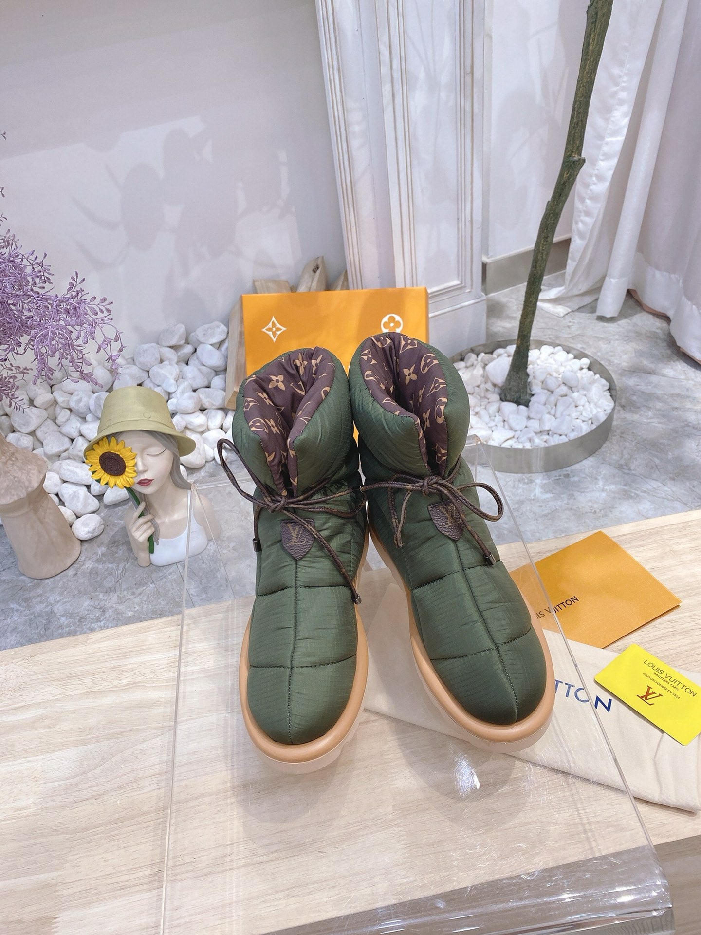 PILLOW COMFORT ANKLE BOOTS IN ARMY GREEN NYLON