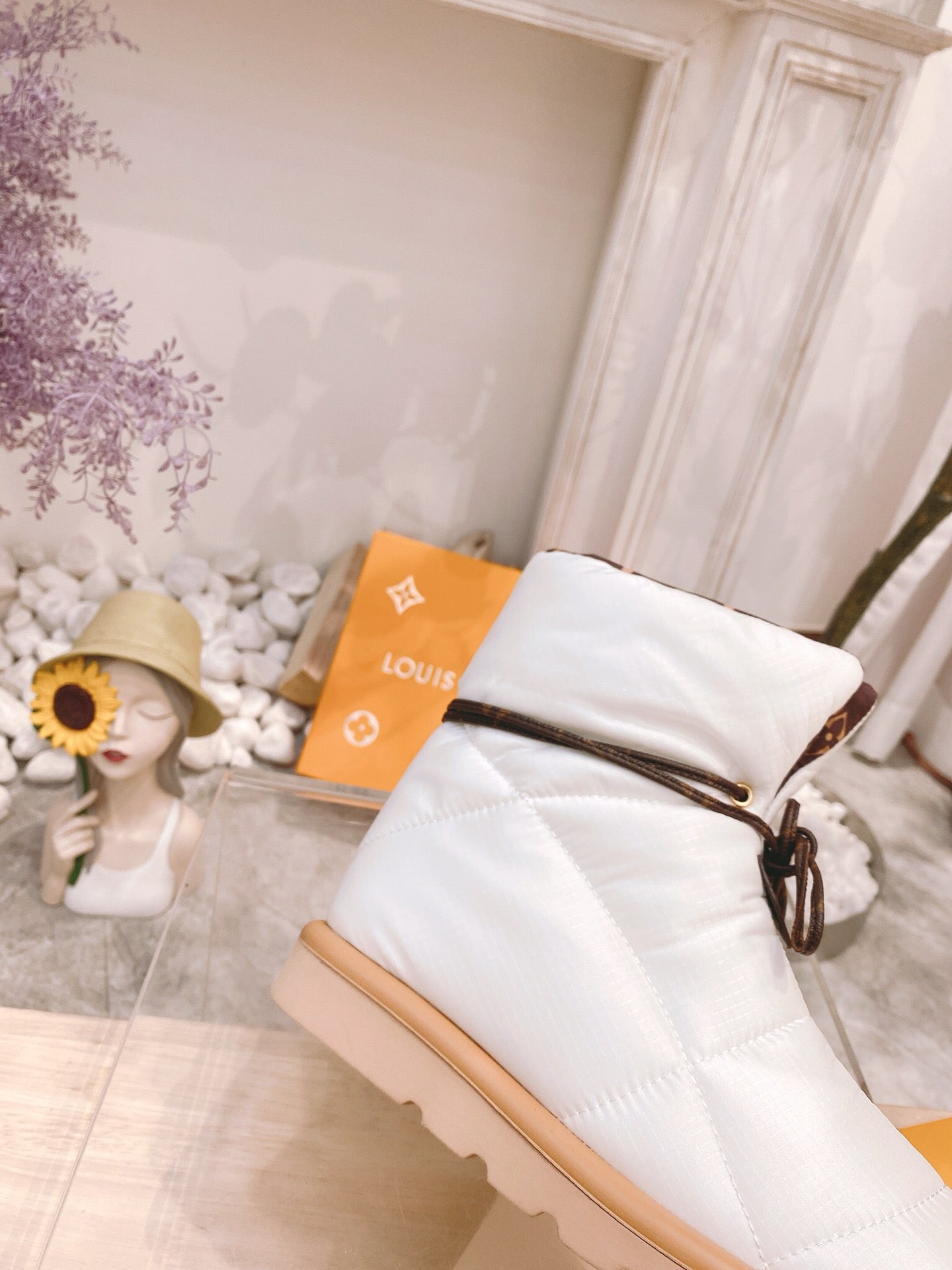 PILLOW COMFORT ANKLE BOOTS IN WHITE NYLON