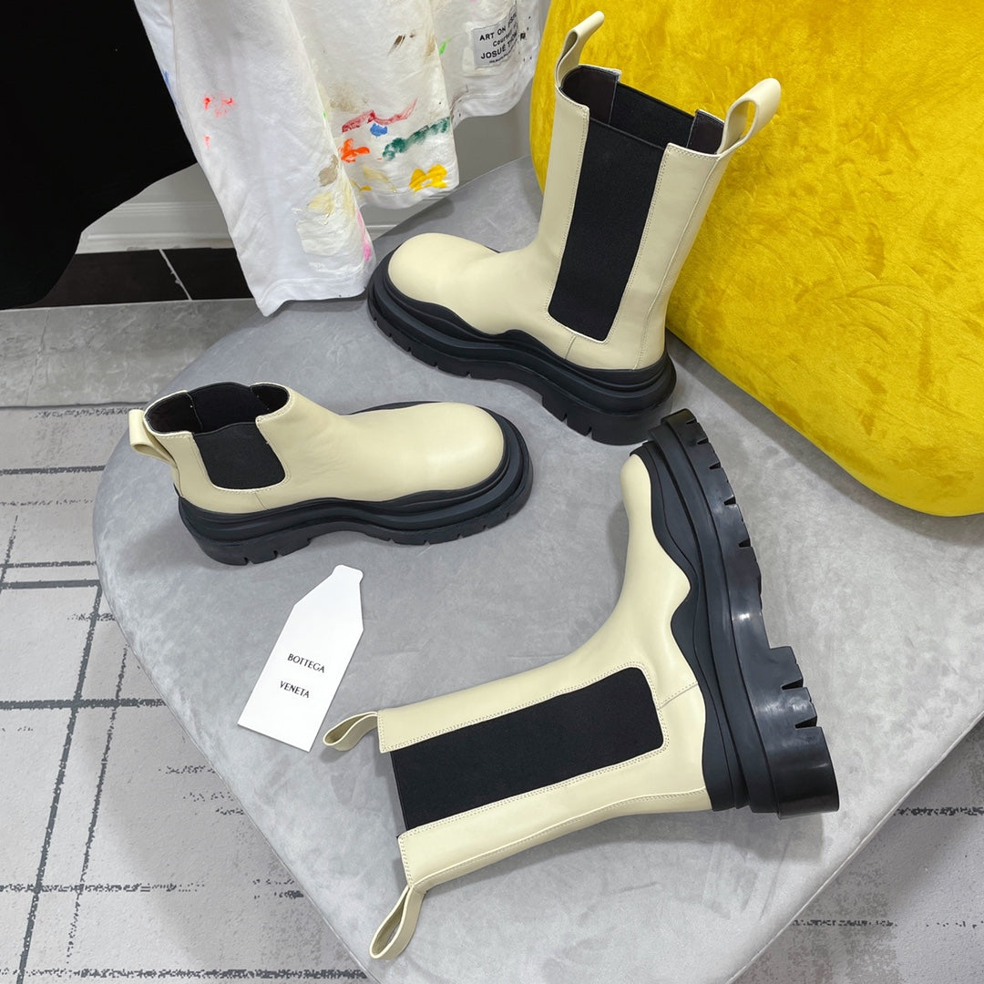 TIRE CHELSEA BOOT IN BLACK MIX BISQUE BEIGE CALFSKIN