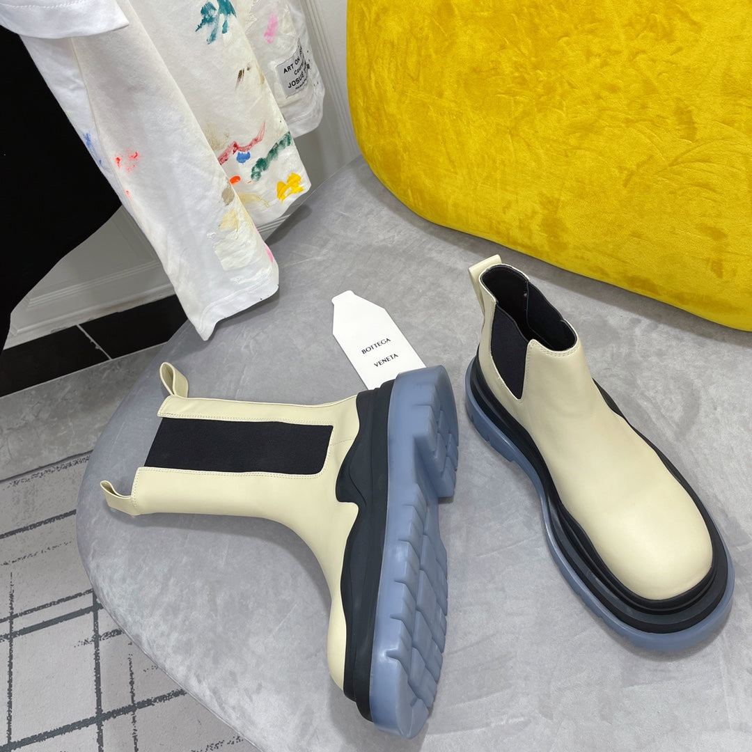 TIRE CHELSEA BOOT IN BLACK MIX BISQUE BEIGE CALFSKIN WITH STEEL BLUE SOLE