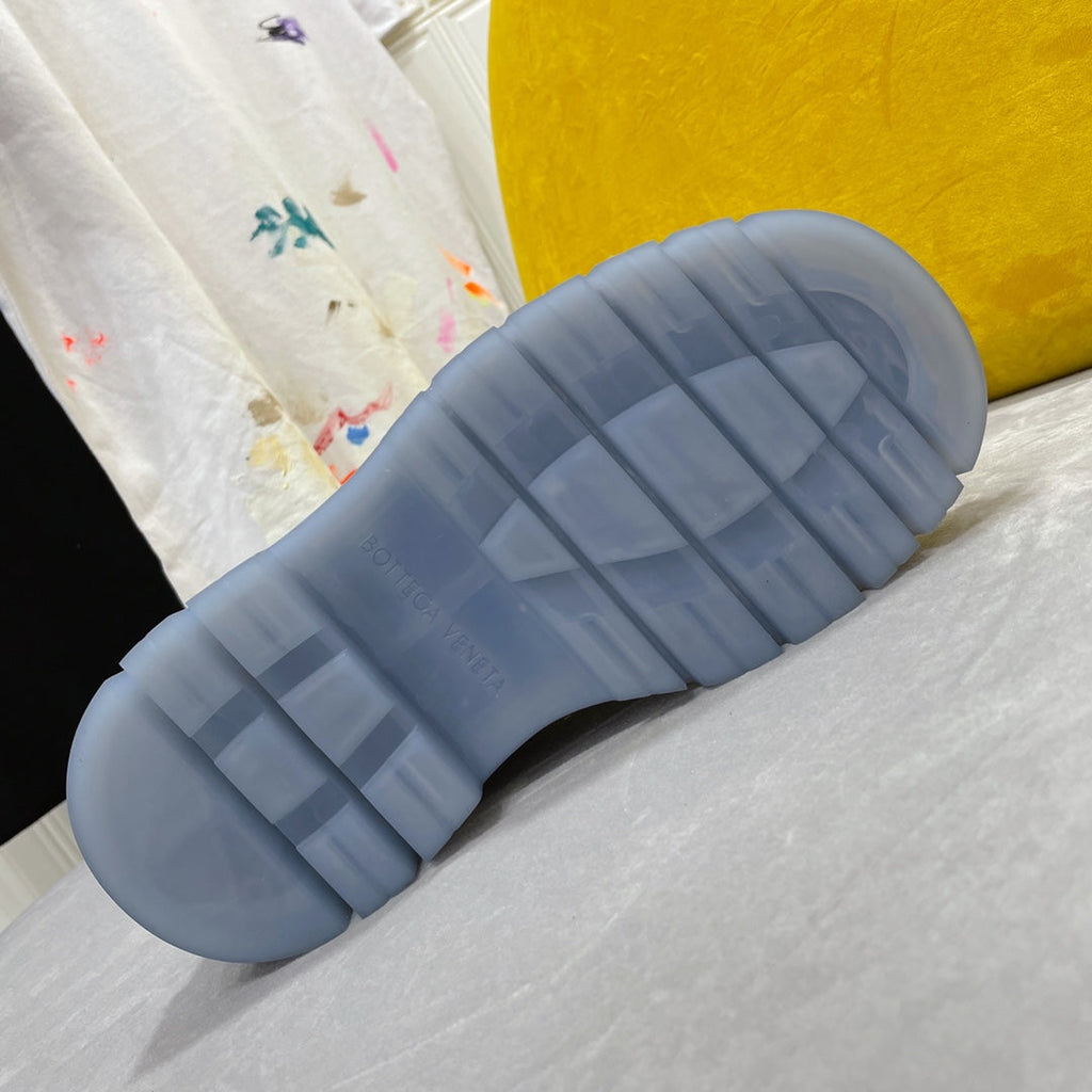 TIRE CHELSEA BOOT IN BLACK MIX BISQUE BEIGE CALFSKIN WITH STEEL BLUE SOLE