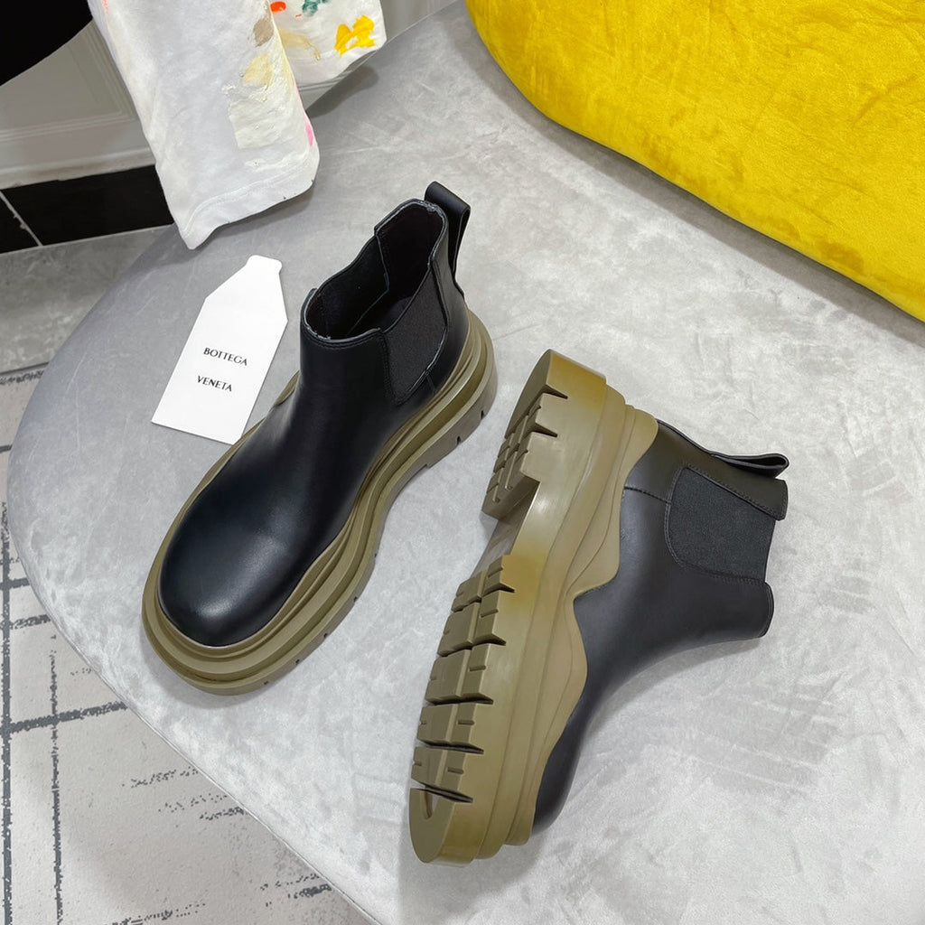 TIRE CHELSEA BOOT IN BLACK MIX OLIVE GREEN CALFSKIN