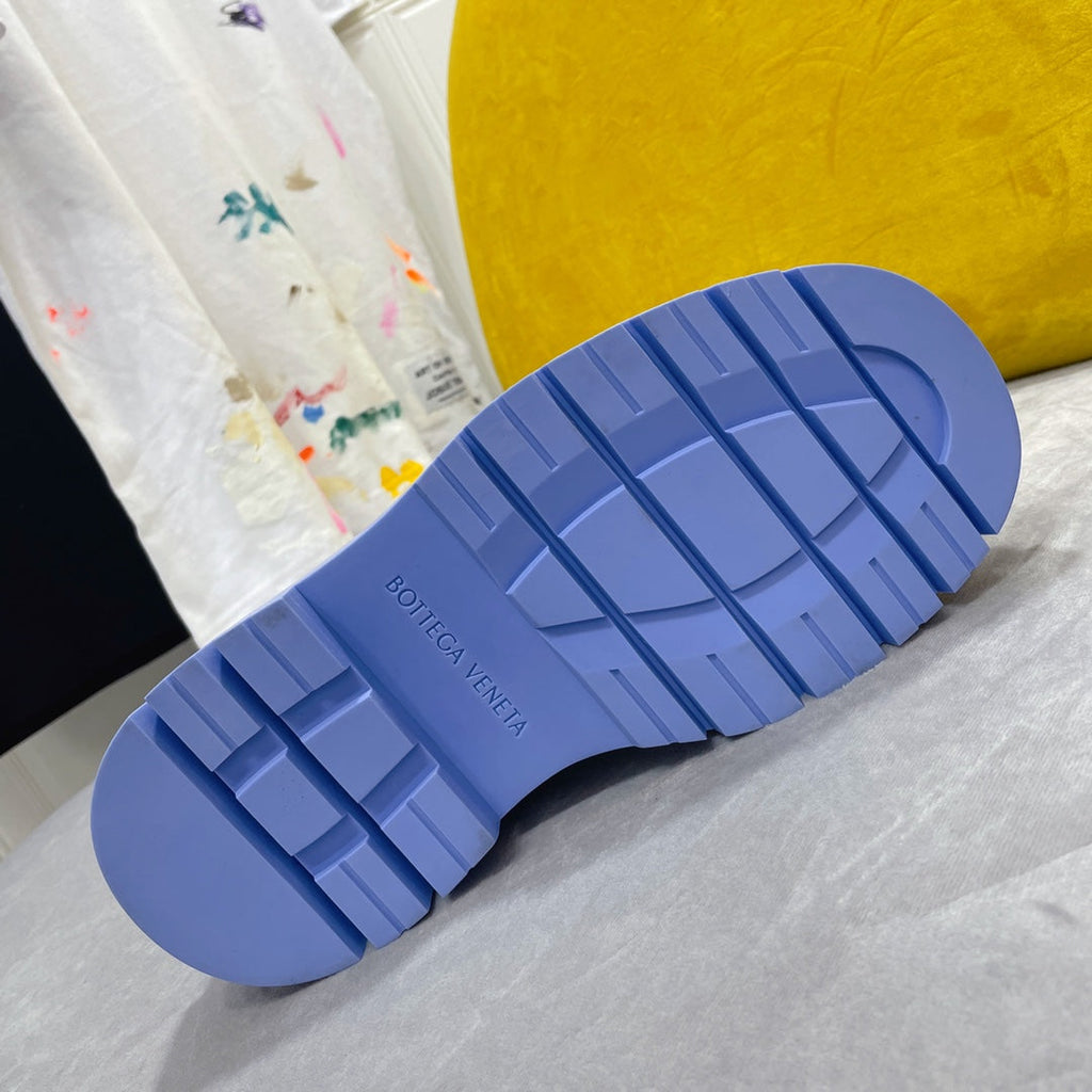 TIRE CHELSEA BOOT IN BLACK MIX CORNFLOWER BLUE CALFSKIN