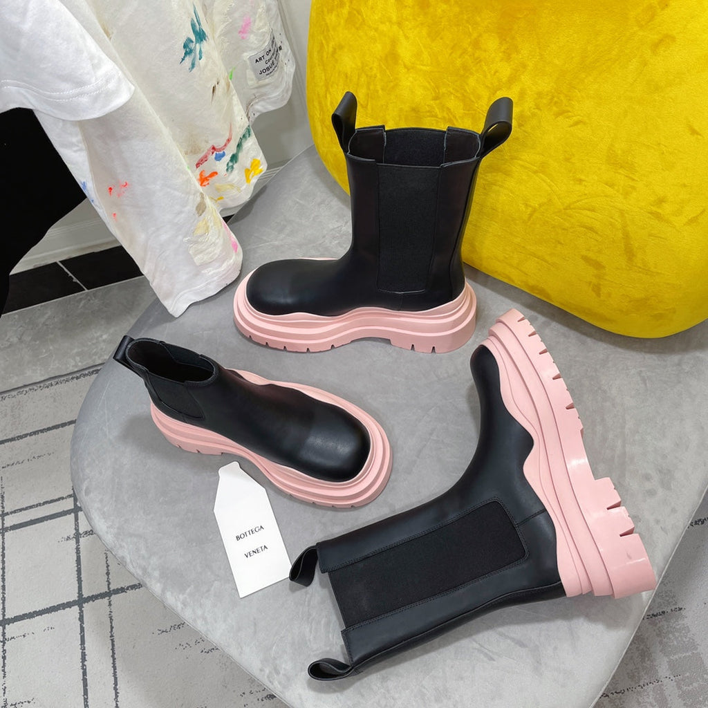 TIRE CHELSEA BOOT IN PALE PINK MIX BLACK CALFSKIN