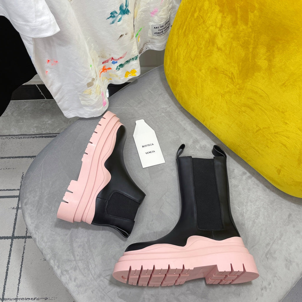 TIRE CHELSEA BOOT IN PALE PINK MIX BLACK CALFSKIN