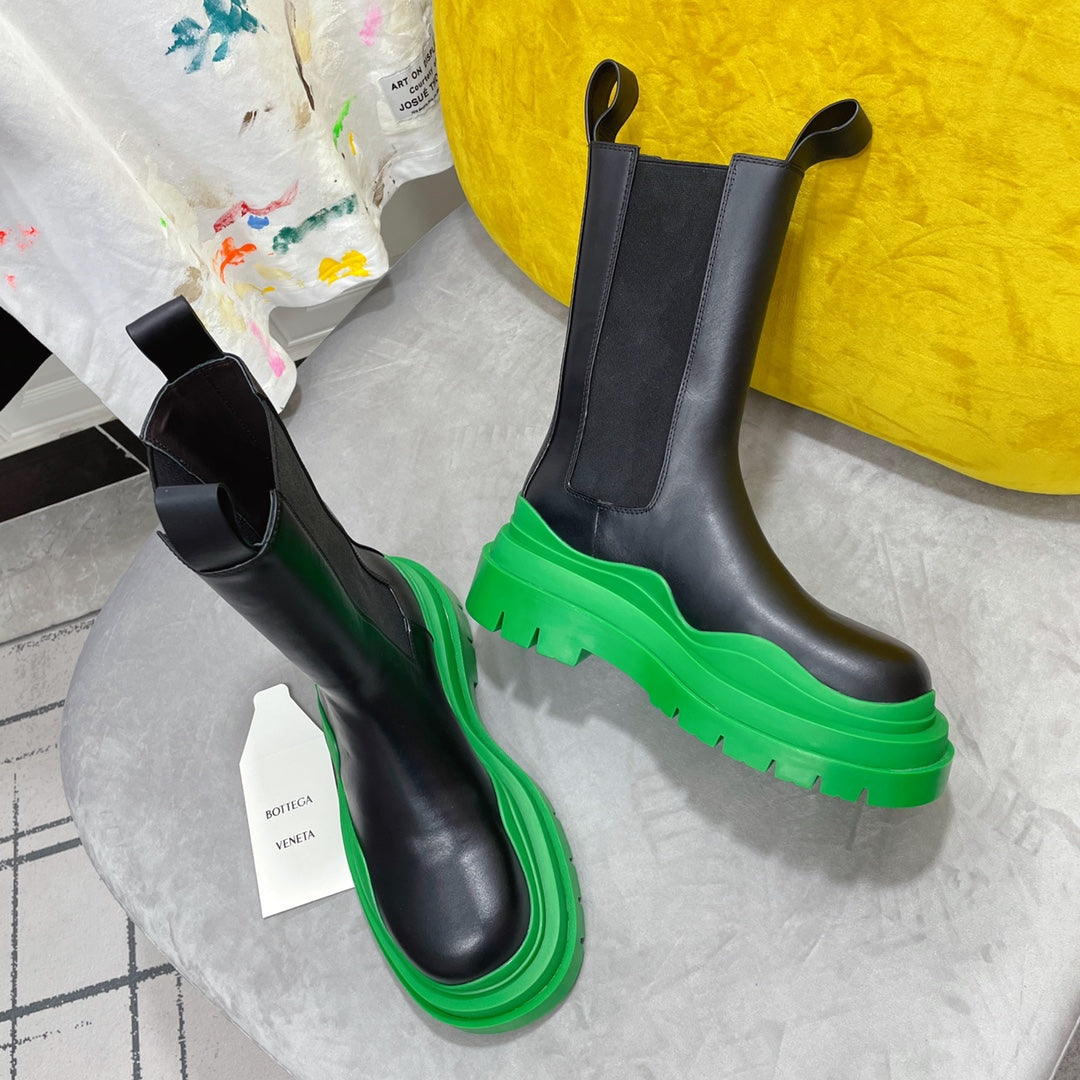 TIRE CHELSEA BOOT IN BLACK MIX EMERALD GREEN CALFSKIN