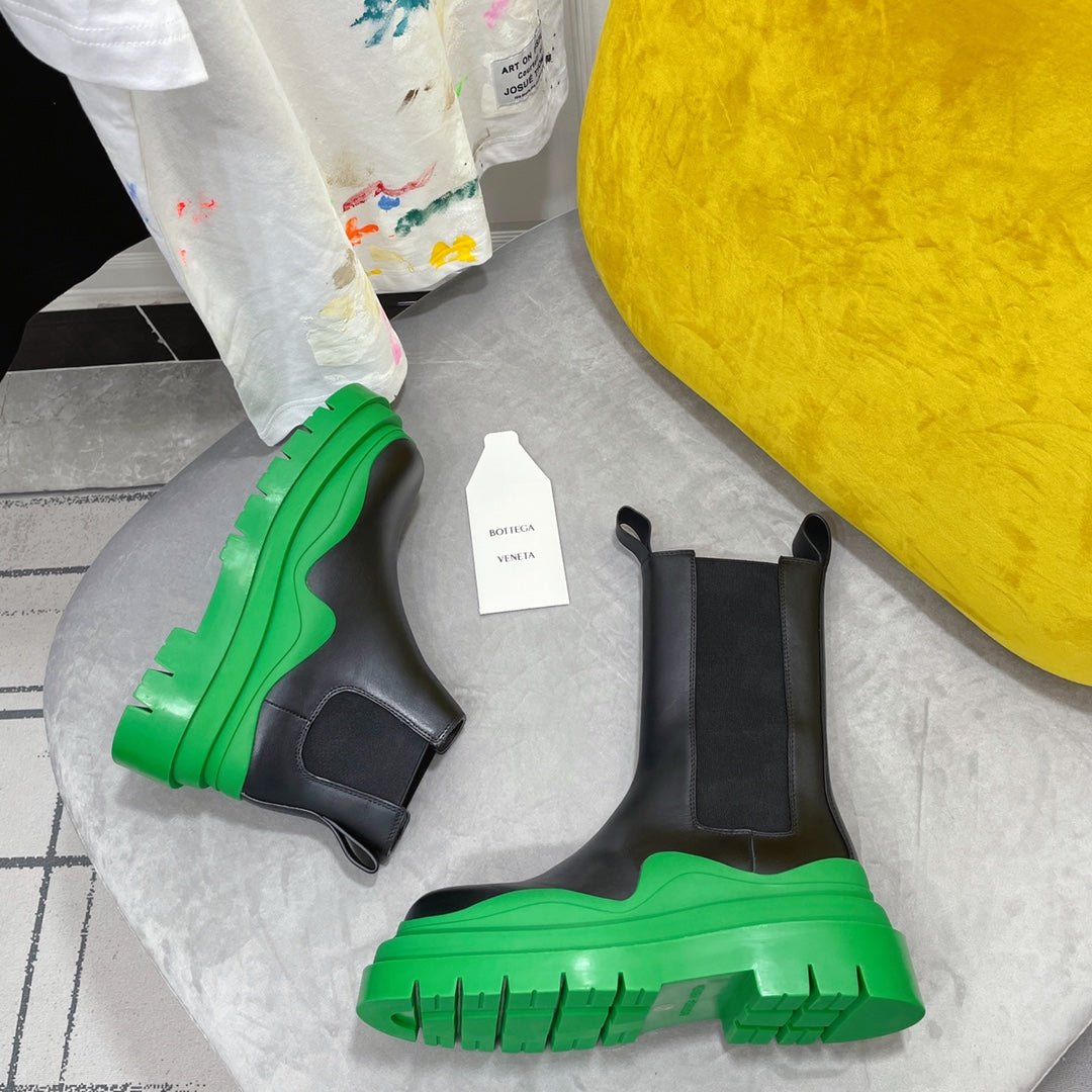 TIRE CHELSEA BOOT IN BLACK MIX EMERALD GREEN CALFSKIN