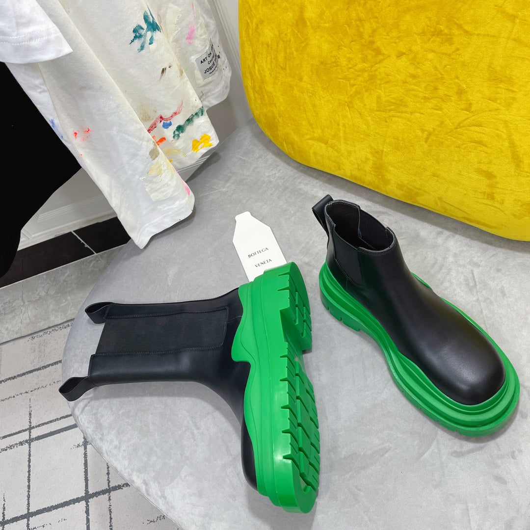 TIRE CHELSEA BOOT IN BLACK MIX EMERALD GREEN CALFSKIN