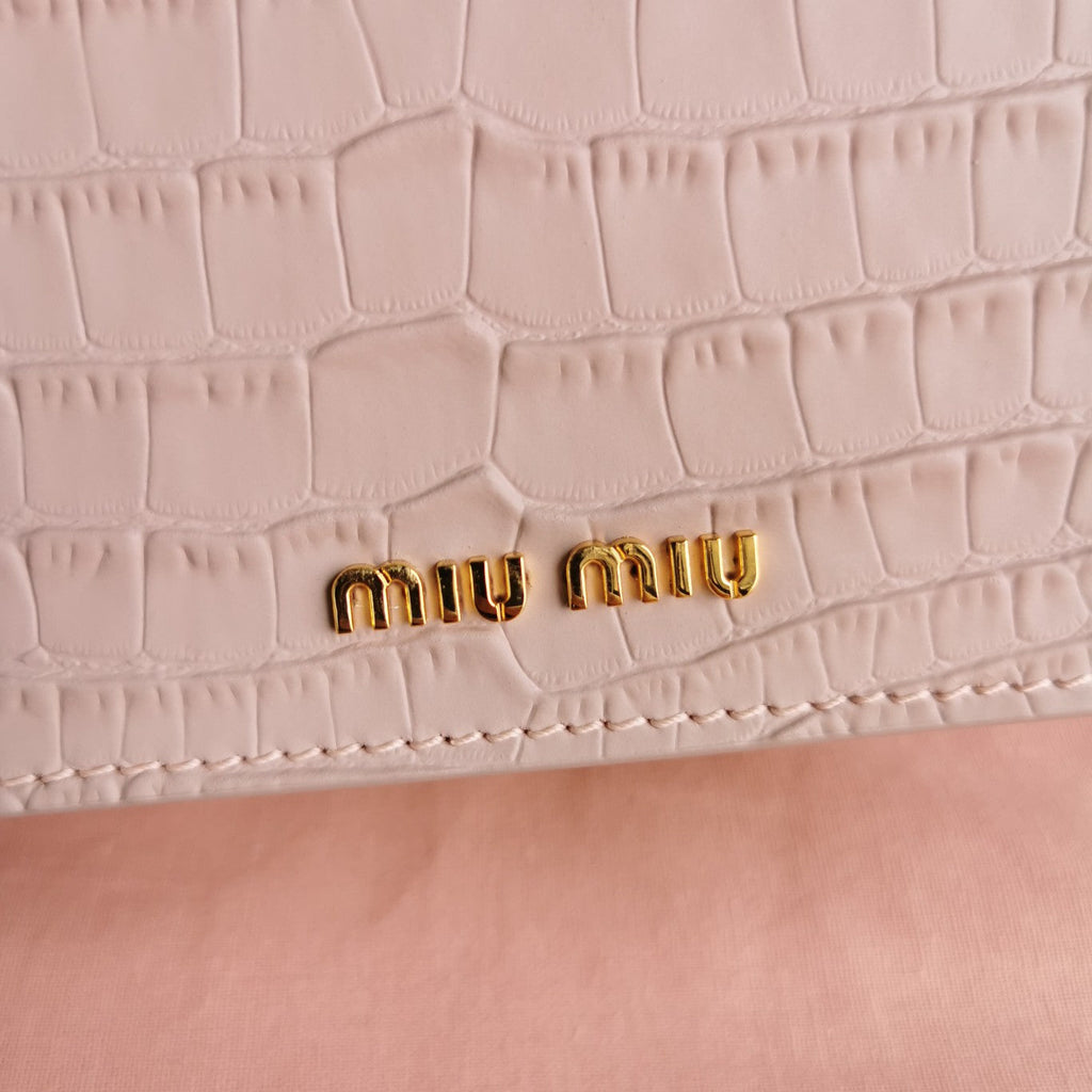 LADY 20 HANDBAG IN CROCODILE PATTERN PINK PASTEL CALFSKIN