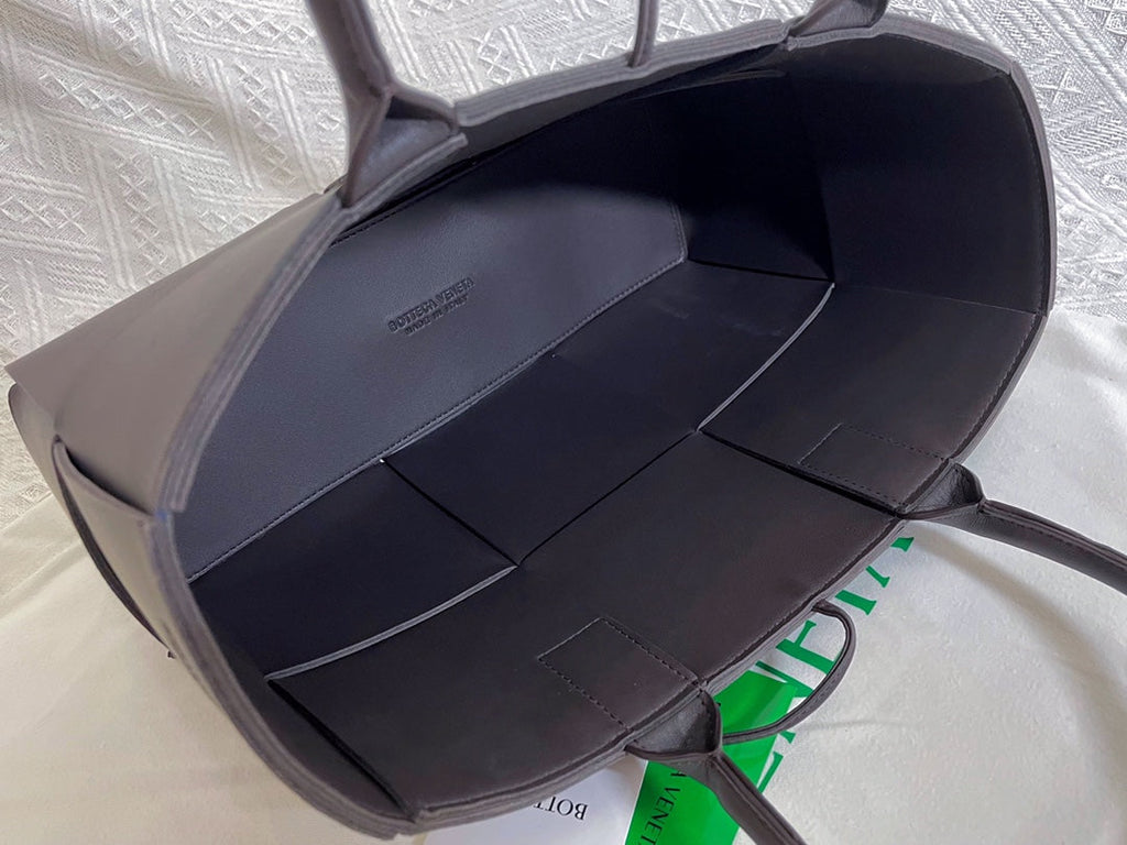 SMALL ARCO TOTE 30 IN MORTAR PURPLE LAMBSKIN