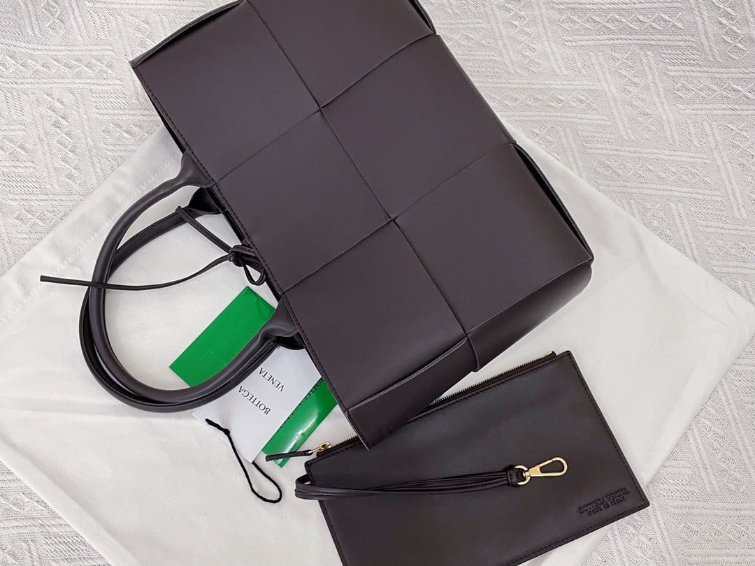 SMALL ARCO TOTE 30 IN MORTAR PURPLE LAMBSKIN