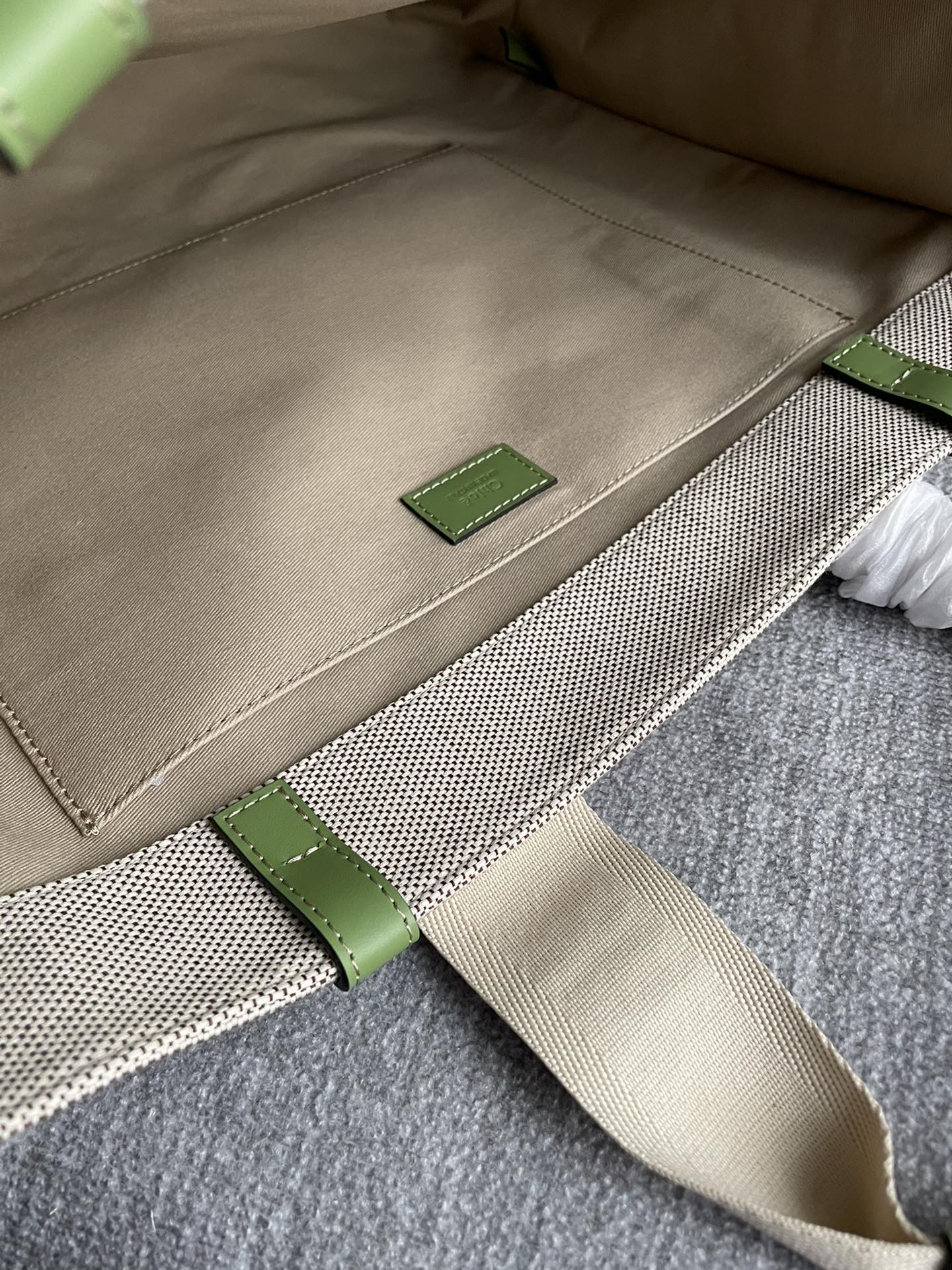 LAGRE WOODY TOTE BAG 45 IN BEIGE LINEN CANVAS BLACK WEBBING LOGO EMBROIDER GREEN CALFSKIN