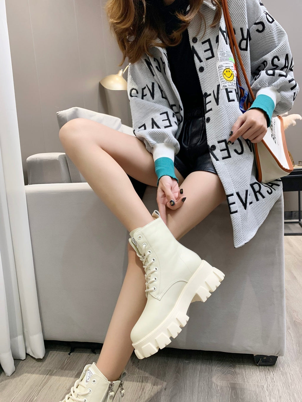 PRADA 25S SNOW BOOTS  IN WHITE CALFSKIN