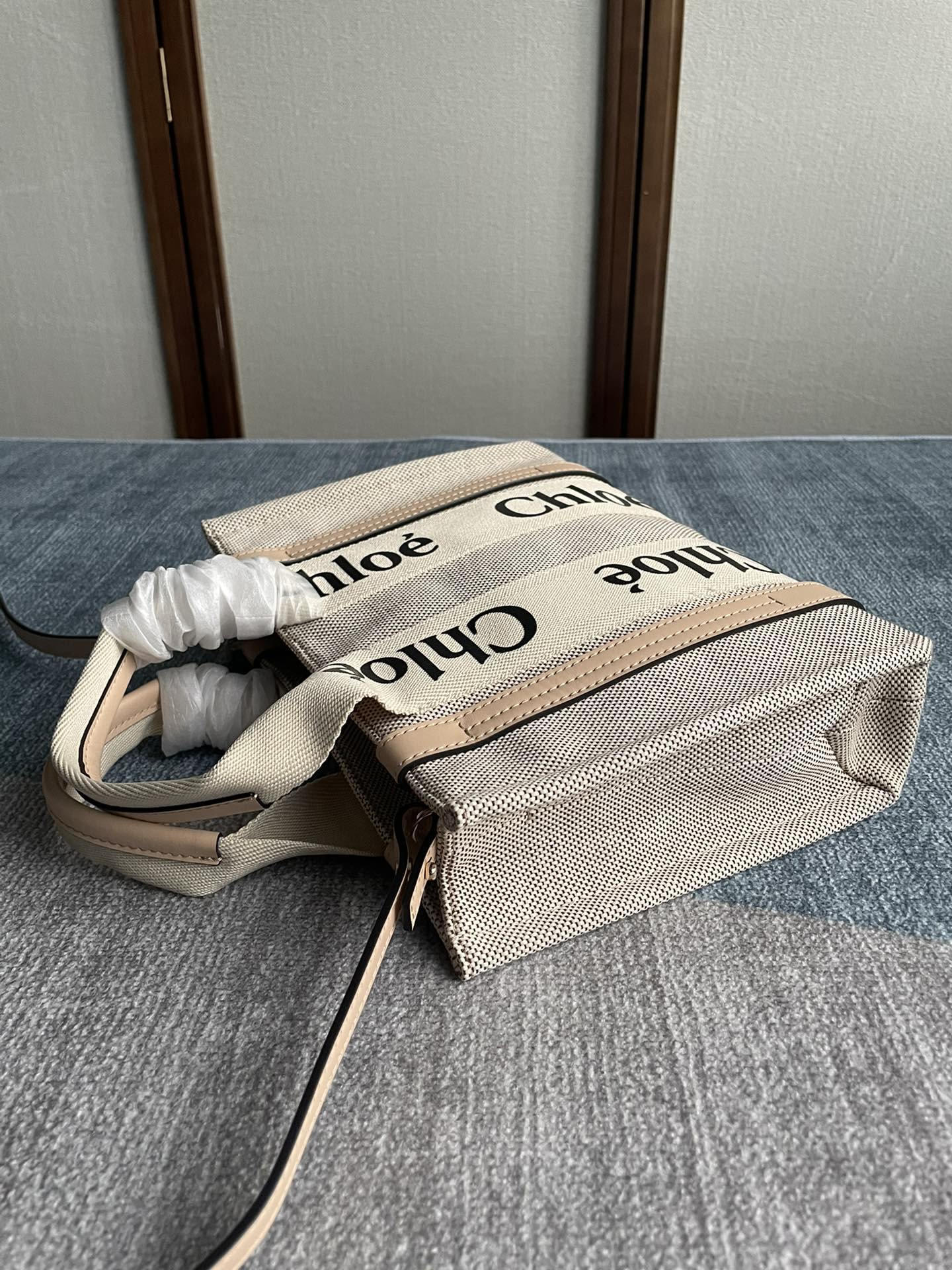 SMALL STRAP WOODY TOTE BAG 26.5 IN BEIGE LINEN CANVAS BLACK WEBBING LOGO EMBROIDER NUDE CALFSKIN