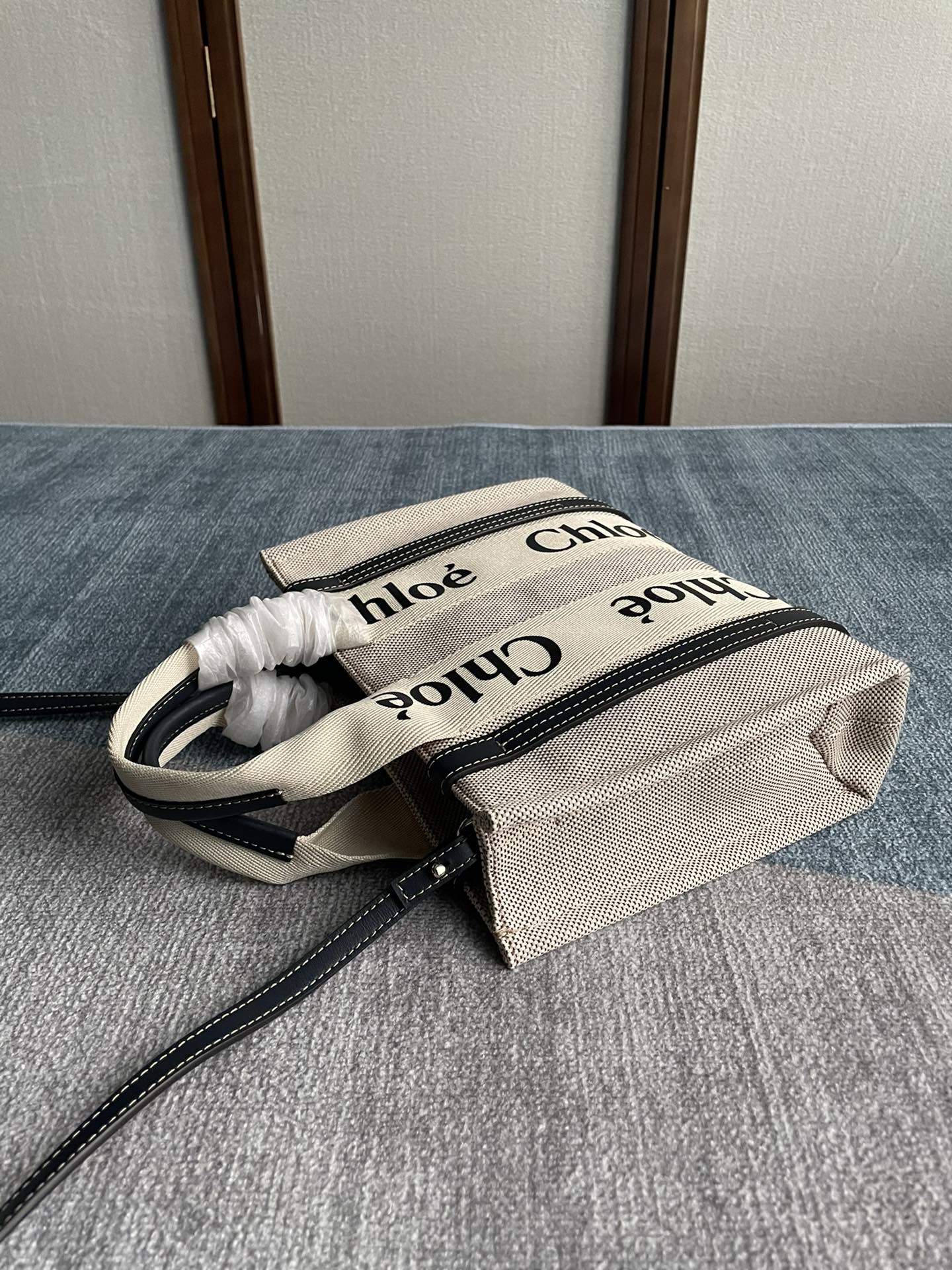 SMALL STRAP WOODY TOTE BAG 26.5 IN BEIGE LINEN CANVAS BLACK WEBBING LOGO EMBROIDER BLACK CALFSKIN