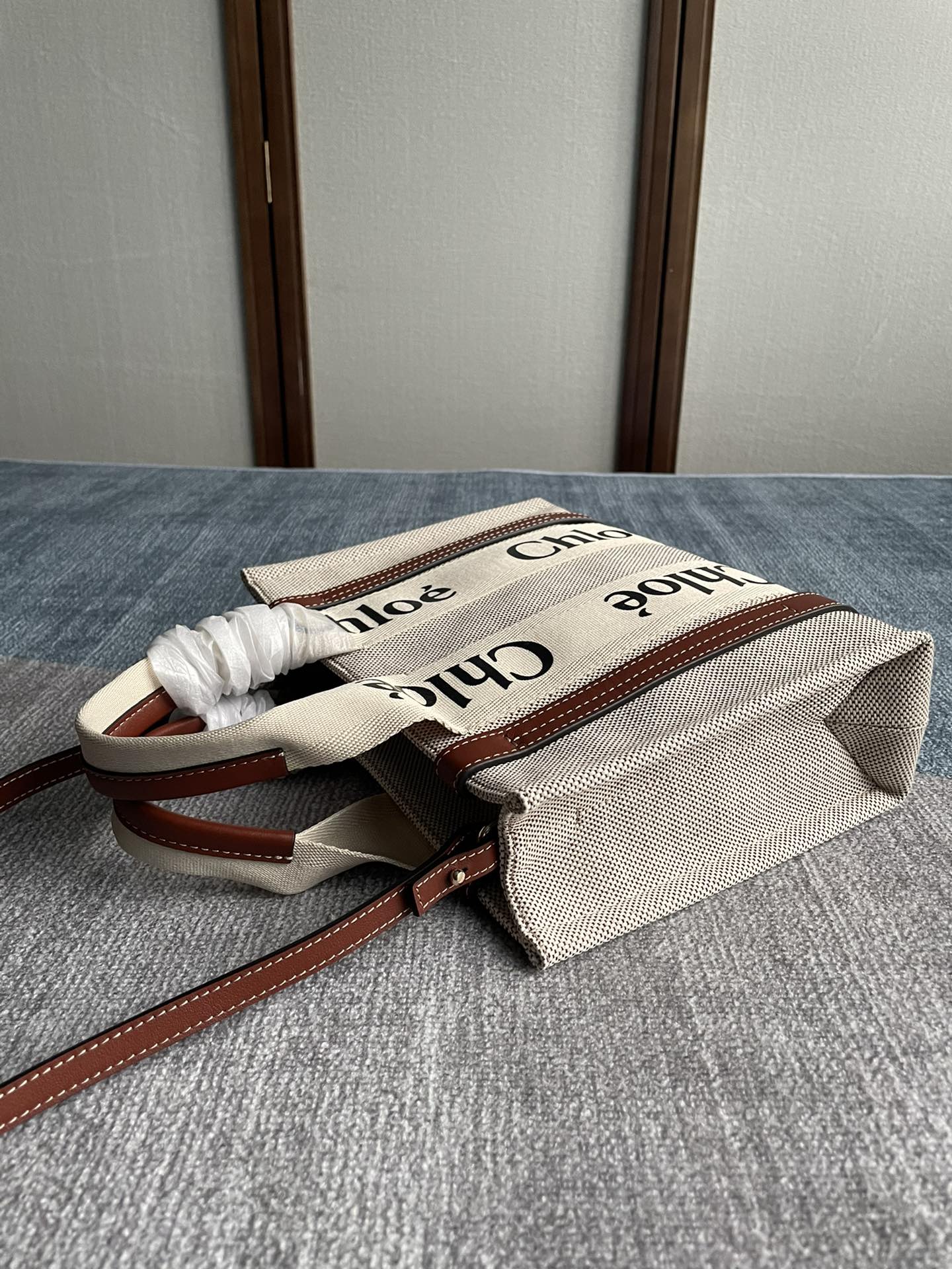 SMALL STRAP WOODY TOTE BAG 26.5 IN BEIGE LINEN CANVAS BLACK WEBBING LOGO EMBROIDER BROWN CALFSKIN