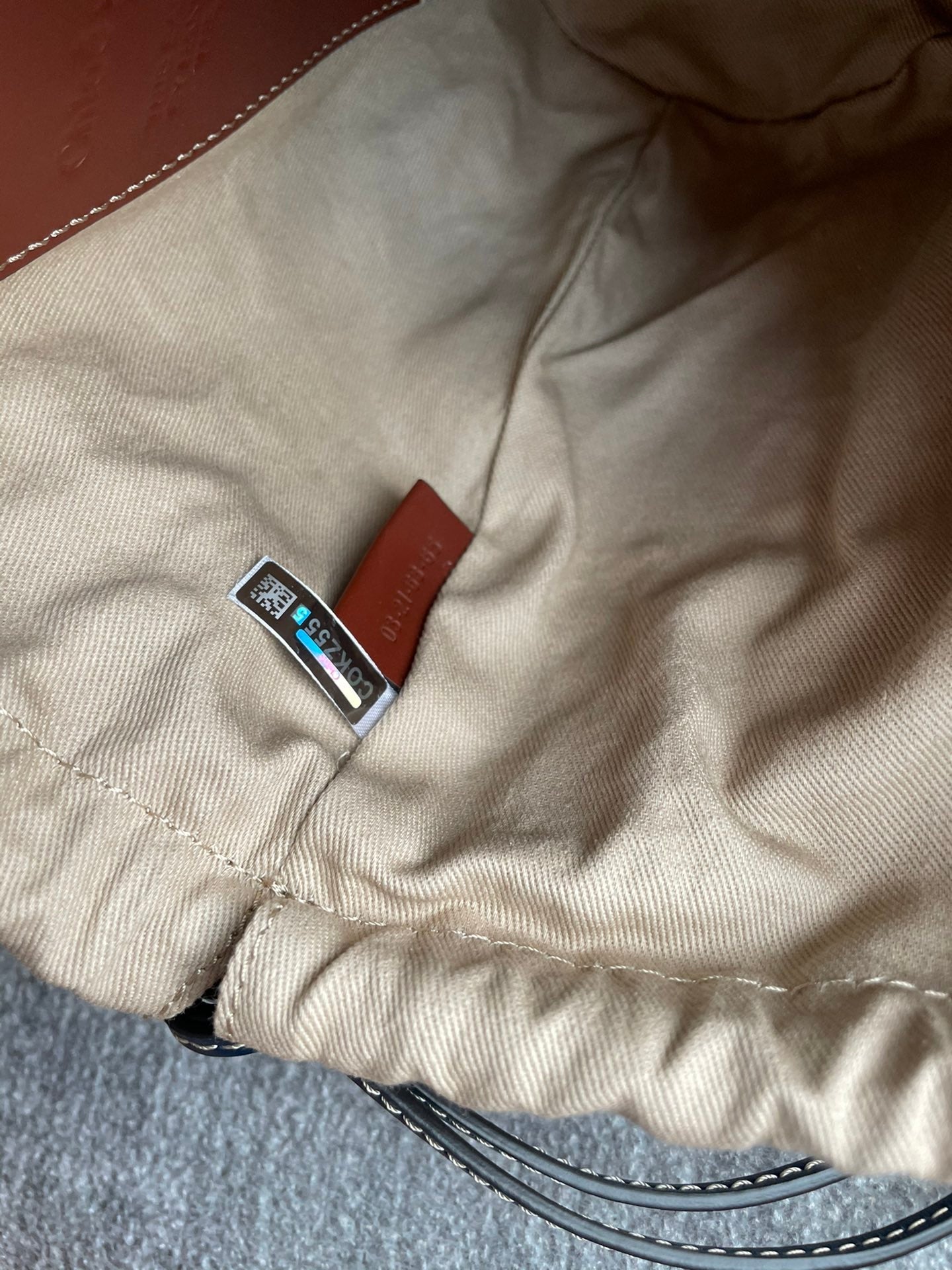 SMALL WOODY BASKET 17 IN BROWN AND WHITE FIBERS BROWN WEBBING BLACK CALFSKIN