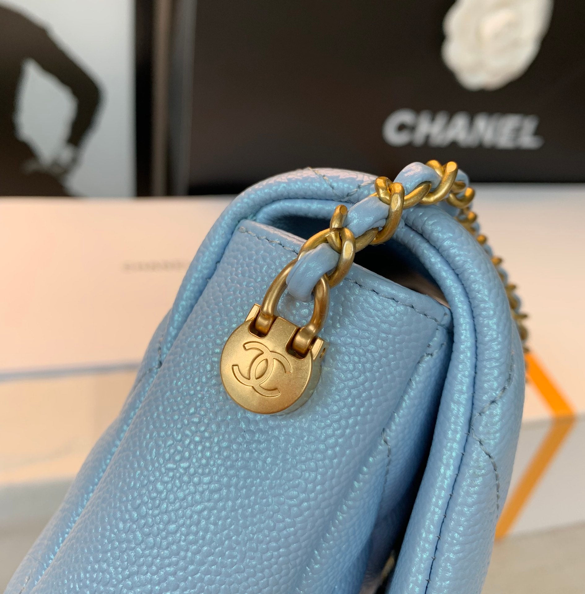 CHANEL 25S CLASSIC FLAP 19 CM IN LIGHT BLUE CAVIAR LEATHER WITH GOLD HARDWARE