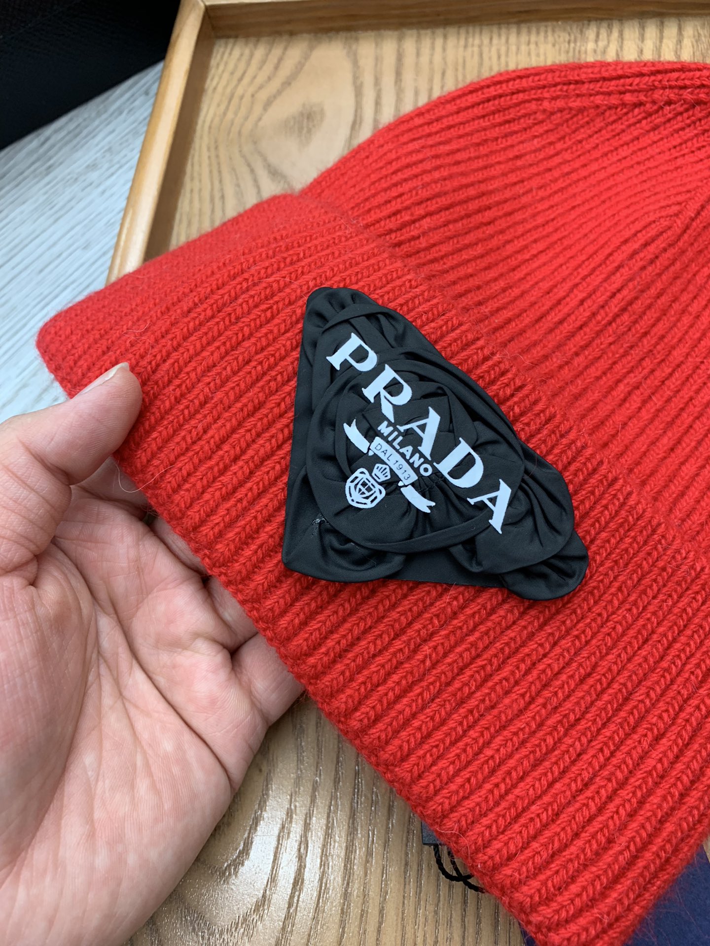 BEANIE HAT IN CHERRY RED WOOL 431358