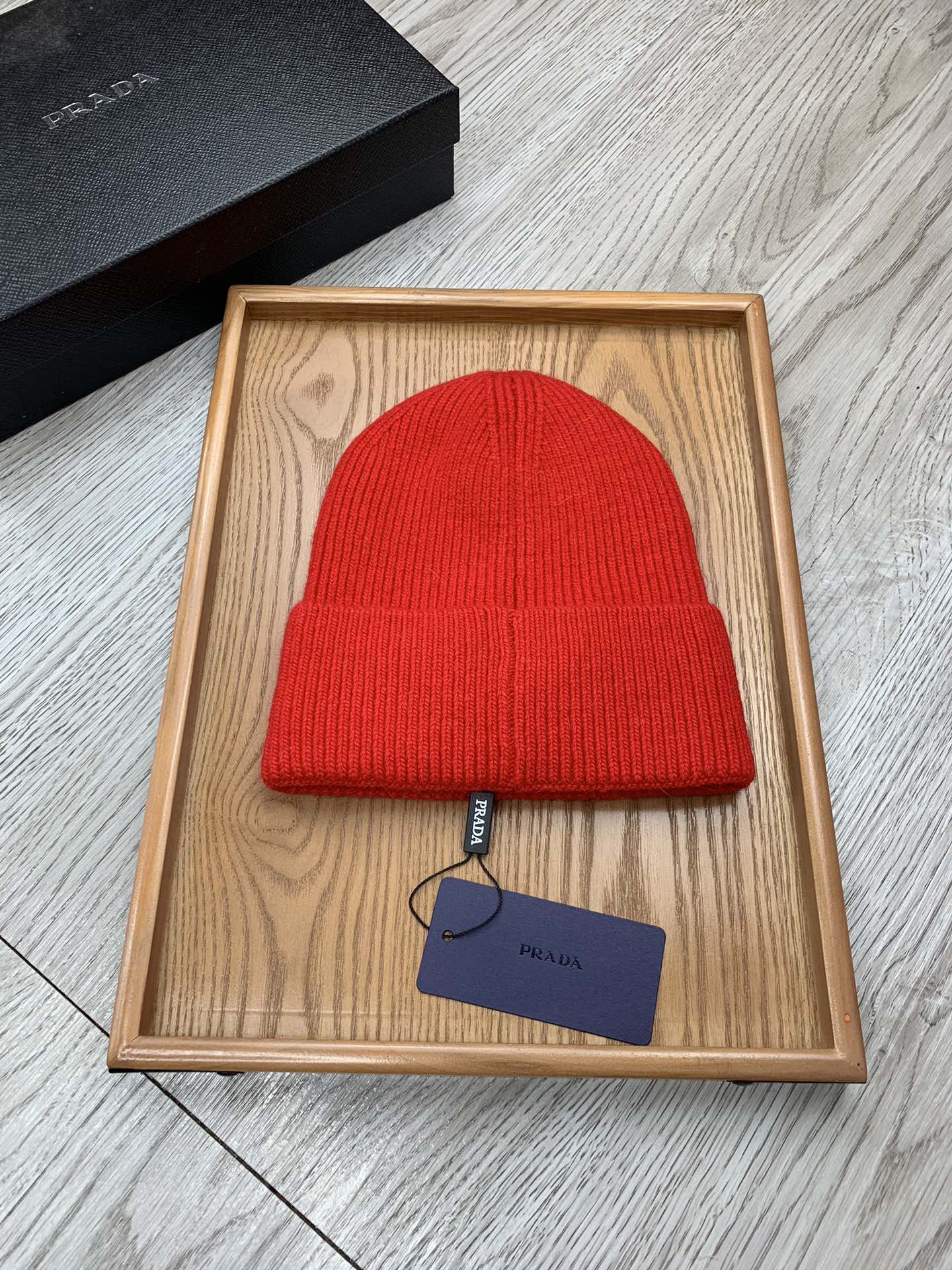 BEANIE HAT IN CHERRY RED WOOL 431358