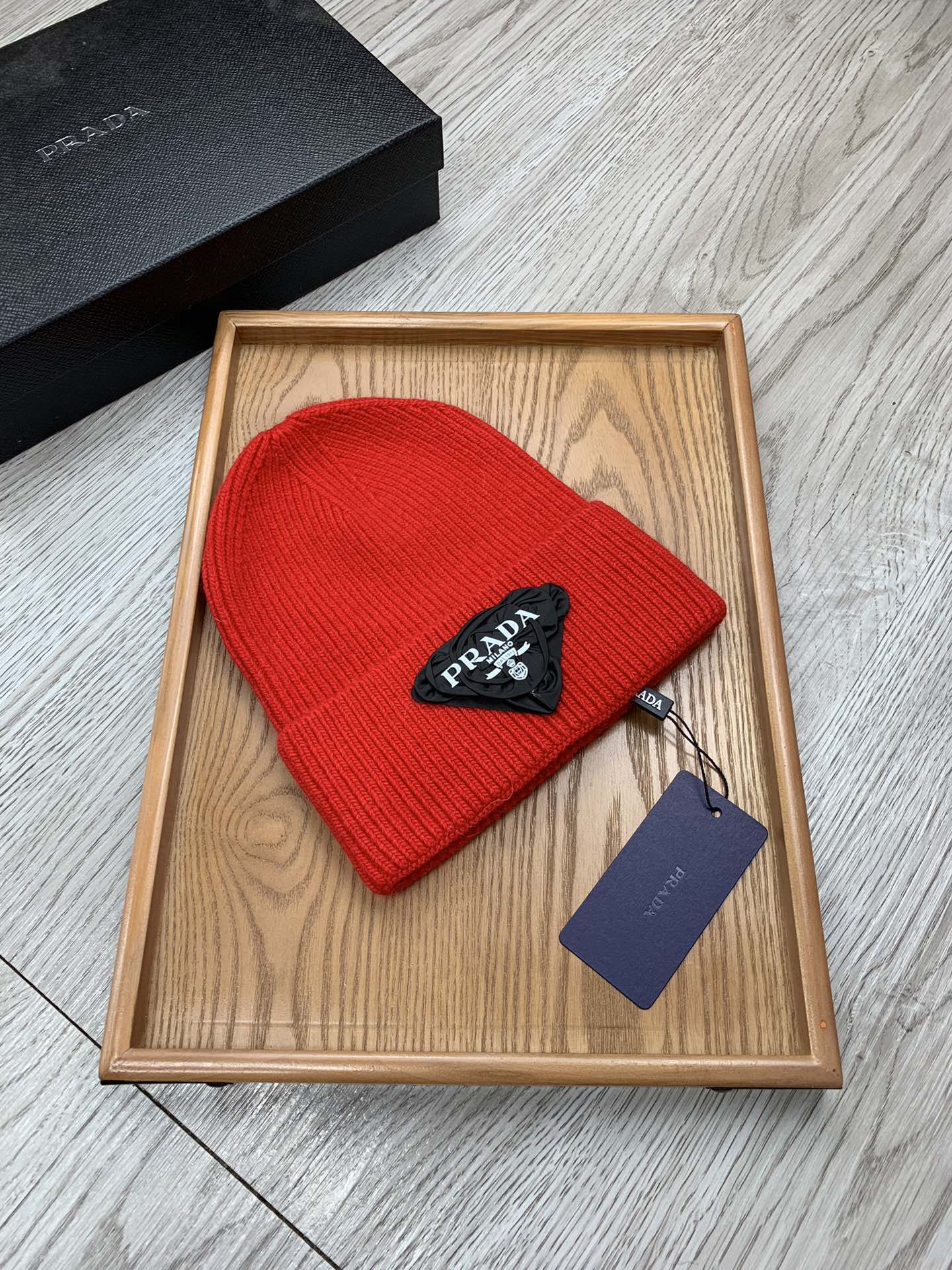 BEANIE HAT IN CHERRY RED WOOL 431358