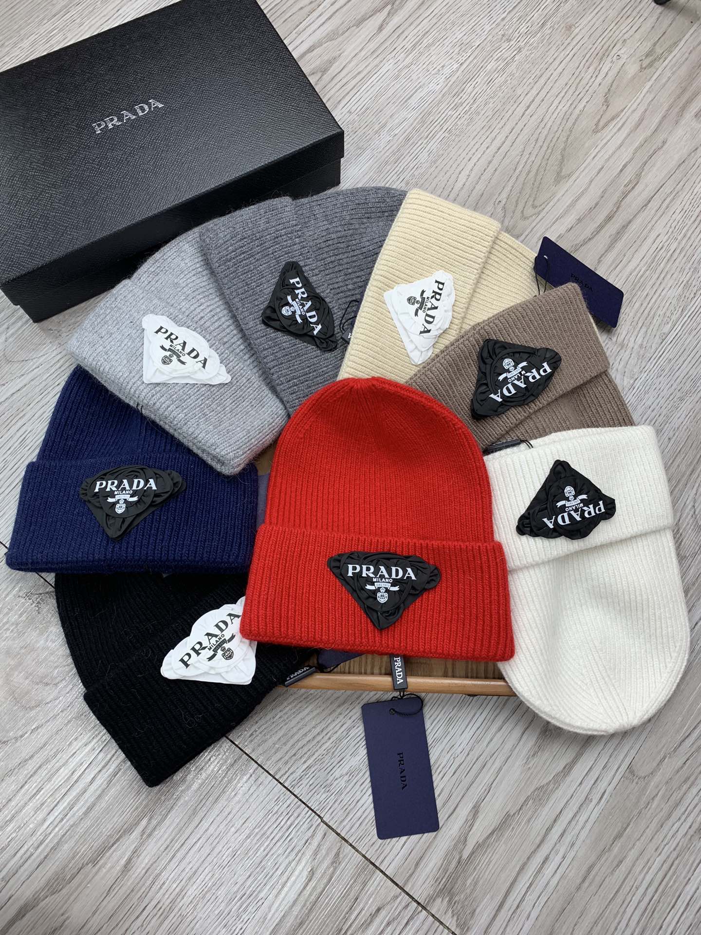 BEANIE HAT IN BLACK WOOL 431357