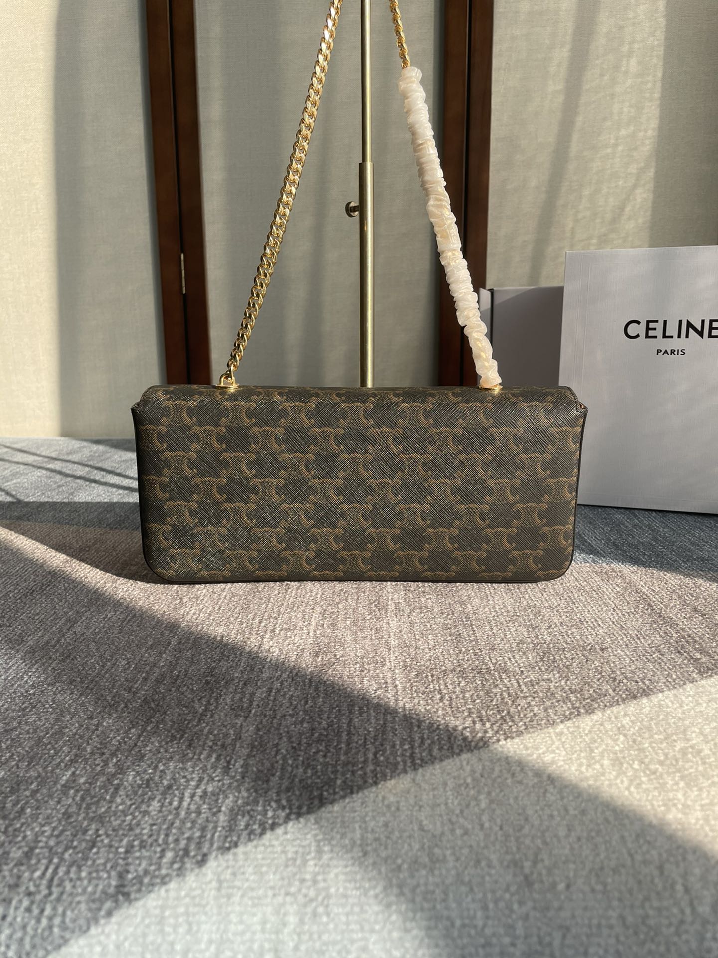 CHAIN SHOULDER BAG CLAUDE 33 IN BLACK TRIOMPHE CANVAS GOLD HARDWARE