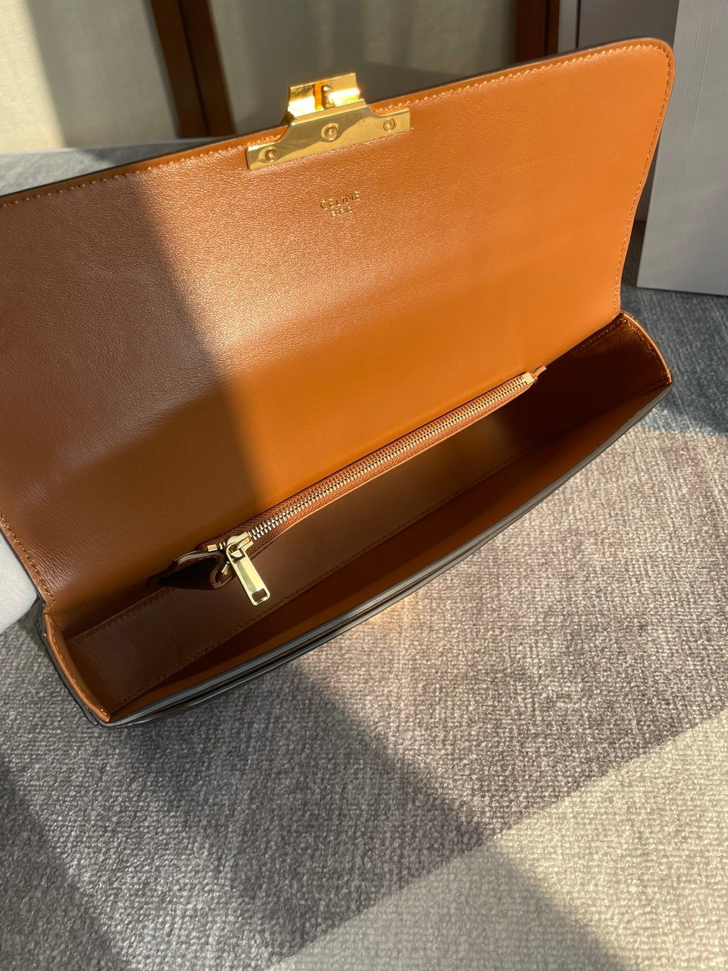 CHAIN SHOULDER BAG CLAUDE 33 IN BLACK TRIOMPHE CANVAS GOLD HARDWARE