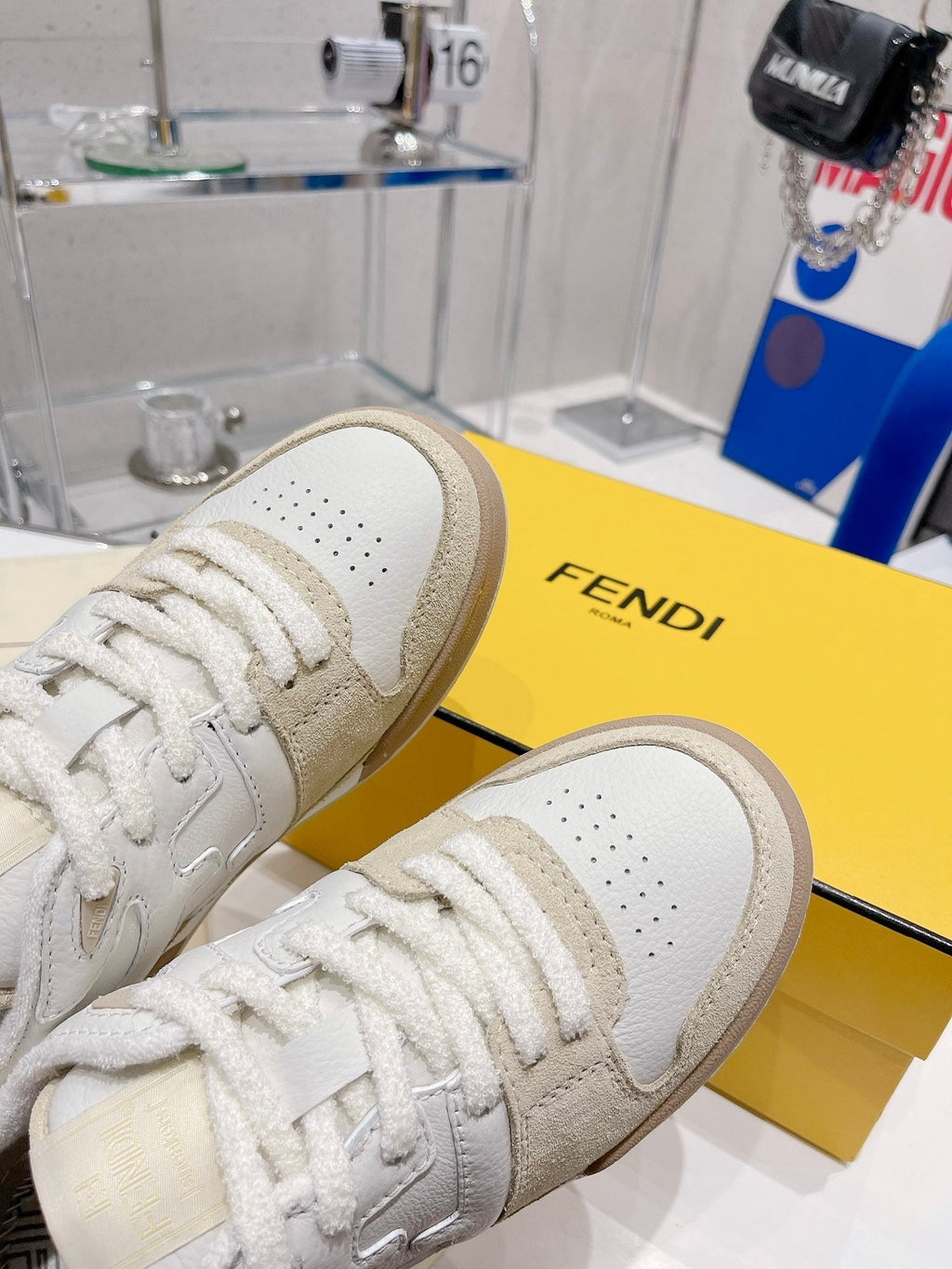 FENDI CASUAL SNEAKER IN WHITE CALFSKIN AND TAN BROWN SUEDE