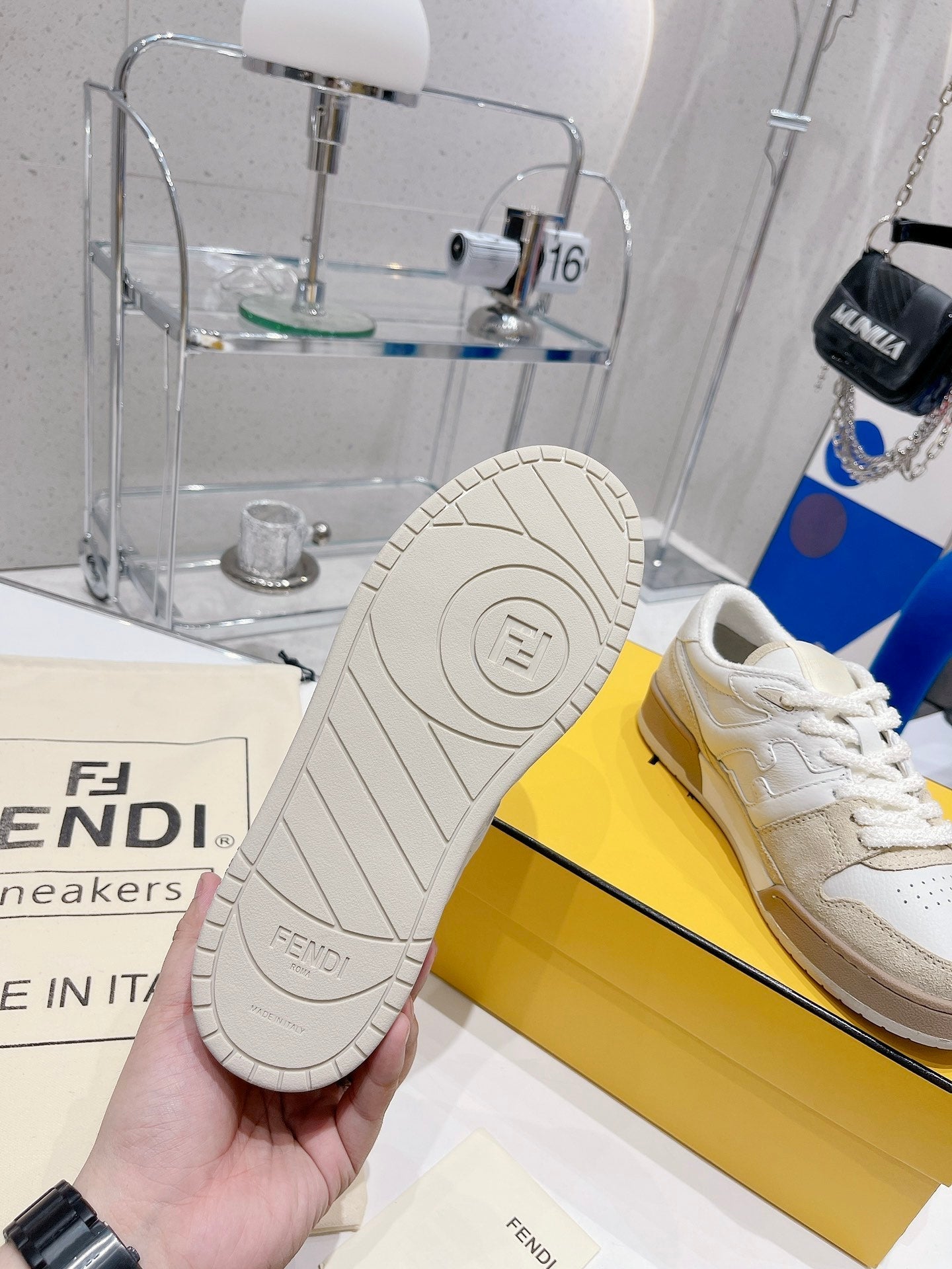 FENDI CASUAL SNEAKER IN WHITE CALFSKIN AND TAN BROWN SUEDE