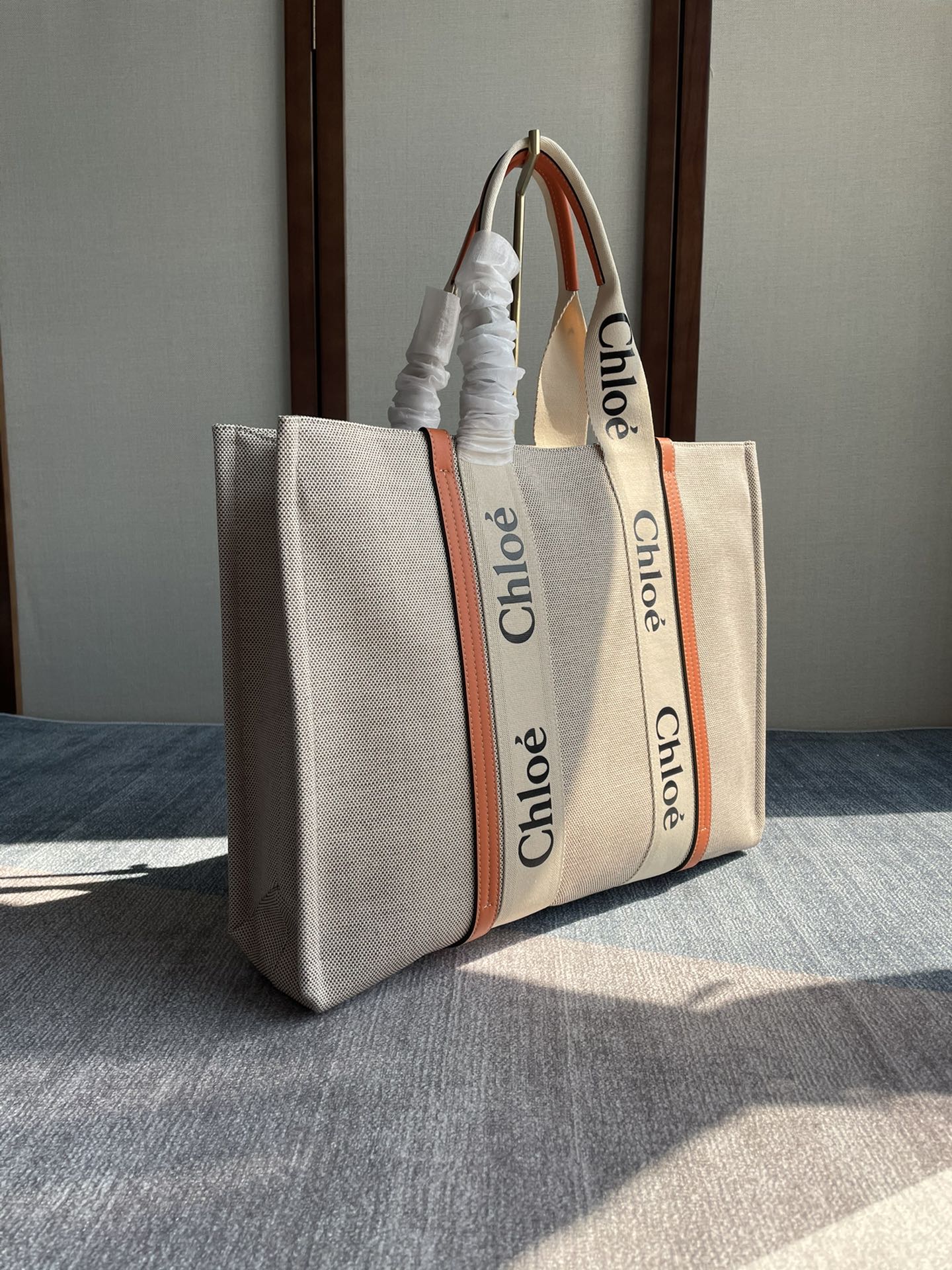 LAGRE WOODY TOTE BAG 45 IN BEIGE LINEN CANVAS BLACK WEBBING LOGO EMBROIDER ORANGE CALFSKIN