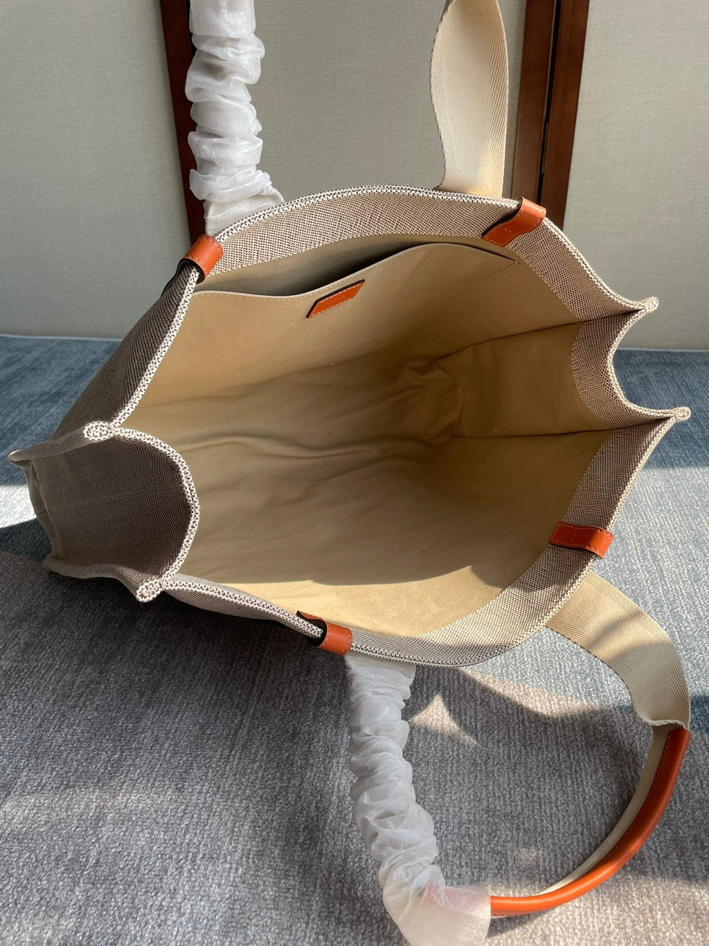 LAGRE WOODY TOTE BAG 45 IN BEIGE LINEN CANVAS BLACK WEBBING LOGO EMBROIDER ORANGE CALFSKIN